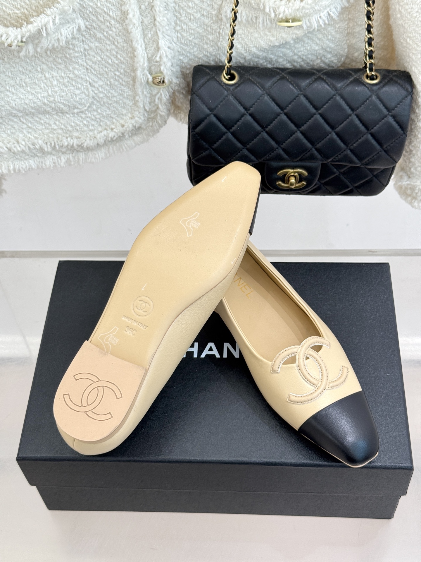 CHANE*|小香26B新品双C 拼色平底芭蕾舞鞋单鞋 经典双C徽标辨识度高 撞色晕染柔雅层次感 小羊皮鞋面细腻如脂 圆 CHANE*|小香26B新品双C 拼色平底芭蕾舞鞋单鞋 经典双C徽标辨识度高 撞色晕染柔雅层次感 小羊皮鞋面细腻如脂 圆