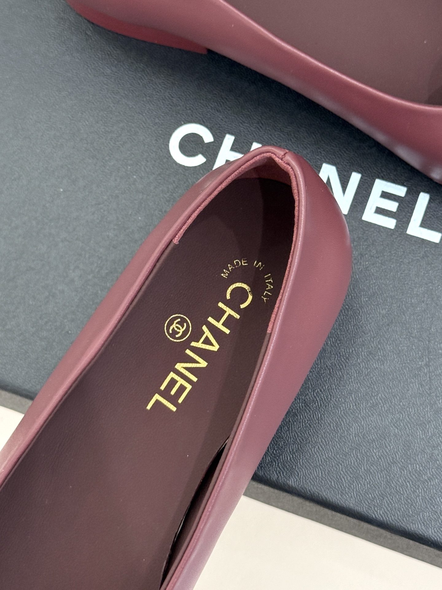 CHANE*|小香26B新品双C 拼色平底芭蕾舞鞋单鞋 经典双C徽标辨识度高 撞色晕染柔雅层次感 小羊皮鞋面细腻如脂 圆 CHANE*|小香26B新品双C 拼色平底芭蕾舞鞋单鞋 经典双C徽标辨识度高 撞色晕染柔雅层次感 小羊皮鞋面细腻如脂 圆