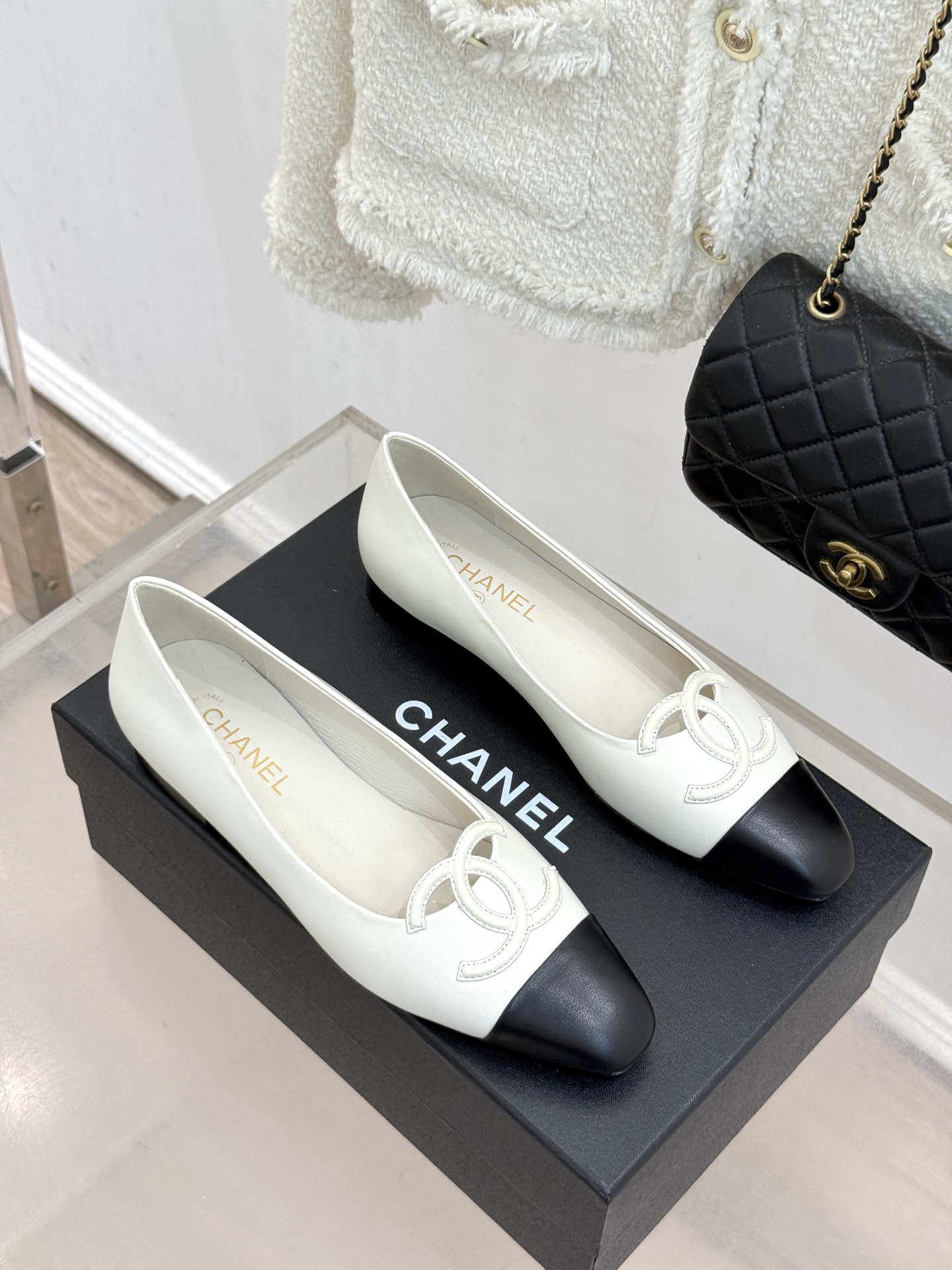 CHANE*|小香26B新品双C 拼色平底芭蕾舞鞋单鞋 经典双C徽标辨识度高 撞色晕染柔雅层次感 小羊皮鞋面细腻如脂 圆 CHANE*|小香26B新品双C 拼色平底芭蕾舞鞋单鞋 经典双C徽标辨识度高 撞色晕染柔雅层次感 小羊皮鞋面细腻如脂 圆