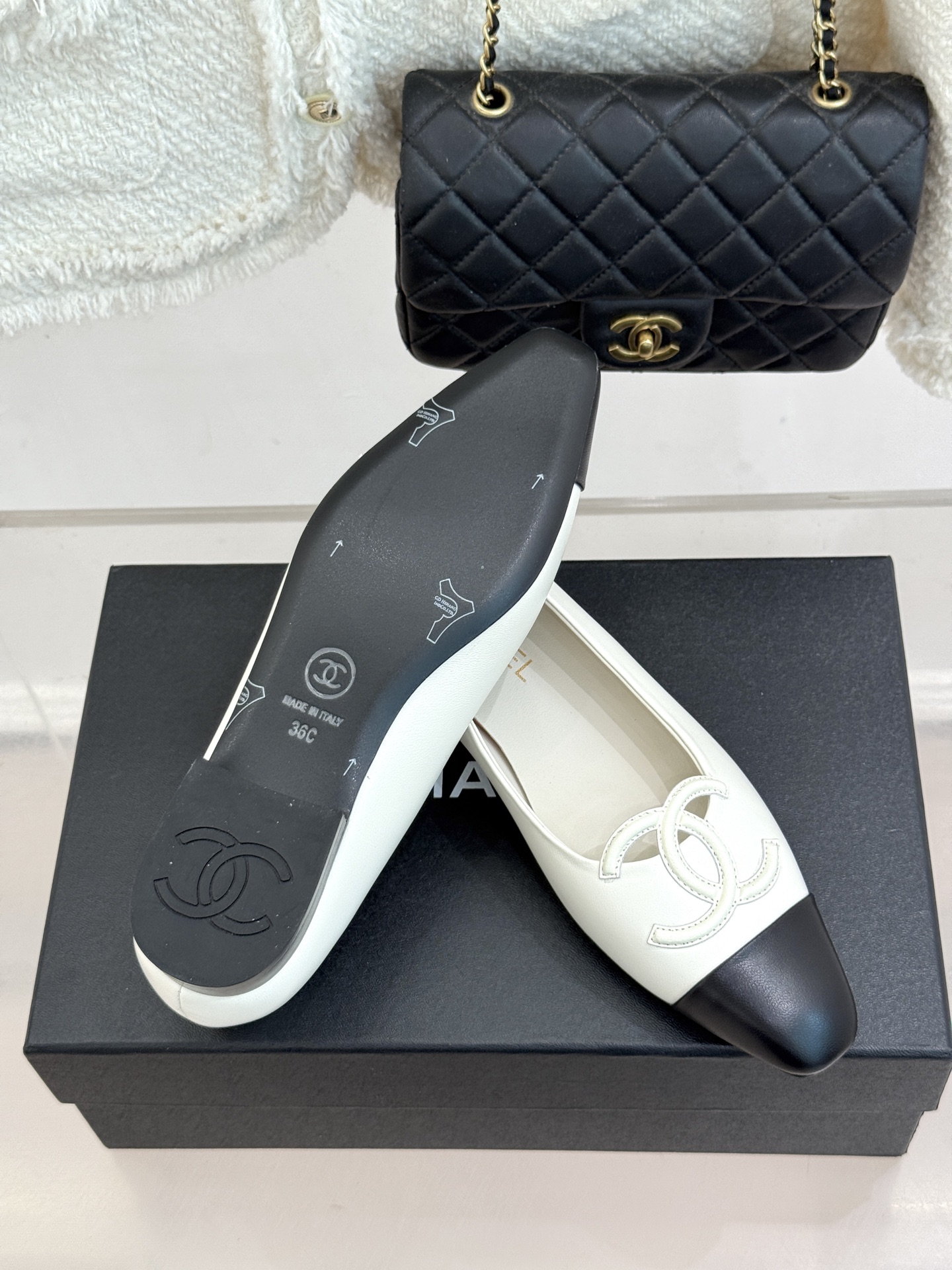 CHANE*|小香26B新品双C 拼色平底芭蕾舞鞋单鞋 经典双C徽标辨识度高 撞色晕染柔雅层次感 小羊皮鞋面细腻如脂 圆 CHANE*|小香26B新品双C 拼色平底芭蕾舞鞋单鞋 经典双C徽标辨识度高 撞色晕染柔雅层次感 小羊皮鞋面细腻如脂 圆