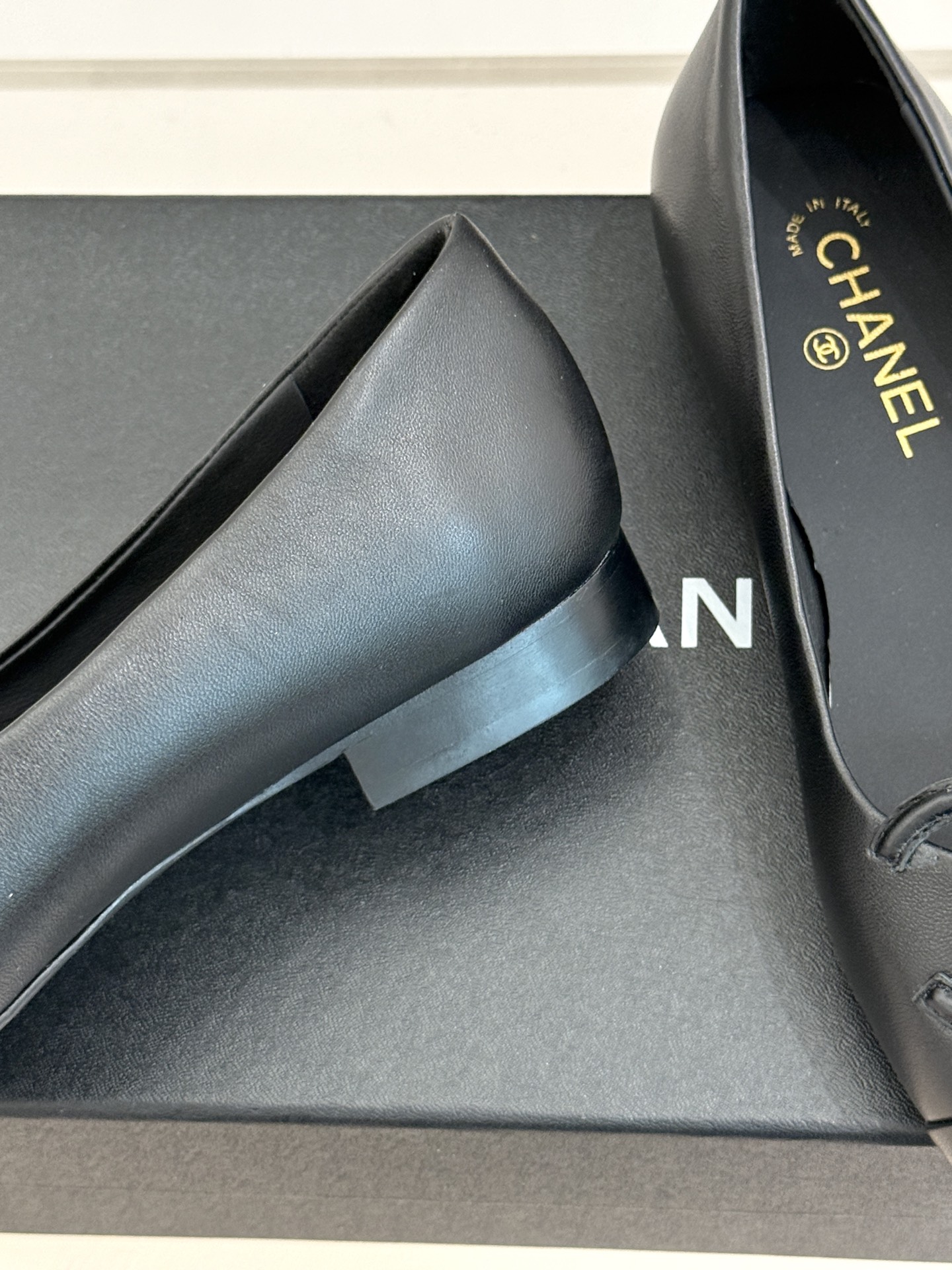 CHANE*|小香26B新品双C 拼色平底芭蕾舞鞋单鞋 经典双C徽标辨识度高 撞色晕染柔雅层次感 小羊皮鞋面细腻如脂 圆 CHANE*|小香26B新品双C 拼色平底芭蕾舞鞋单鞋 经典双C徽标辨识度高 撞色晕染柔雅层次感 小羊皮鞋面细腻如脂 圆