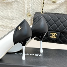 CHANE*|小香26A新品拼色 双C尖头高跟鞋 双C扣精致又夺目 经典米黑撞色设计 上脚秒变纤细漫画脚型 显瘦效果直接 CHANE*|小香26A新品拼色 双C尖头高跟鞋 双C扣精致又夺目 经典米黑撞色设计 上脚秒变纤细漫画脚型 显瘦效果直接