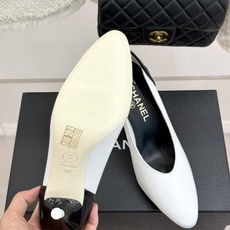 CHANE*|小香26A新品拼色 双C尖头高跟鞋 双C扣精致又夺目 经典米黑撞色设计 上脚秒变纤细漫画脚型 显瘦效果直接 CHANE*|小香26A新品拼色 双C尖头高跟鞋 双C扣精致又夺目 经典米黑撞色设计 上脚秒变纤细漫画脚型 显瘦效果直接