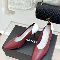 CHANE*|小香26A新品拼色 双C尖头高跟鞋 双C扣精致又夺目 经典米黑撞色设计 上脚秒变纤细漫画脚型 显瘦效果直接 CHANE*|小香26A新品拼色 双C尖头高跟鞋 双C扣精致又夺目 经典米黑撞色设计 上脚秒变纤细漫画脚型 显瘦效果直接