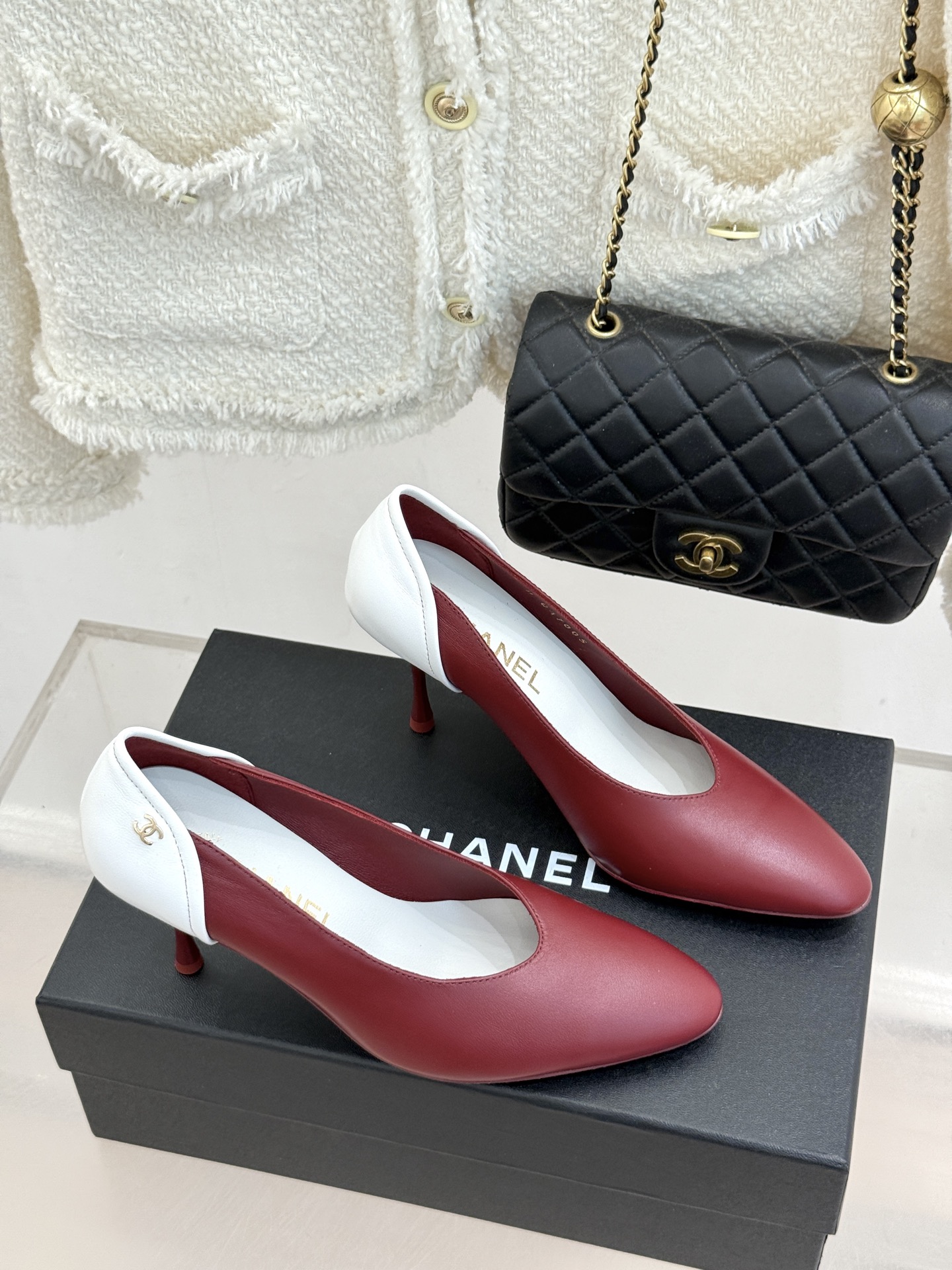 CHANE*|小香26A新品拼色 双C尖头高跟鞋 双C扣精致又夺目 经典米黑撞色设计 上脚秒变纤细漫画脚型 显瘦效果直接 CHANE*|小香26A新品拼色 双C尖头高跟鞋 双C扣精致又夺目 经典米黑撞色设计 上脚秒变纤细漫画脚型 显瘦效果直接