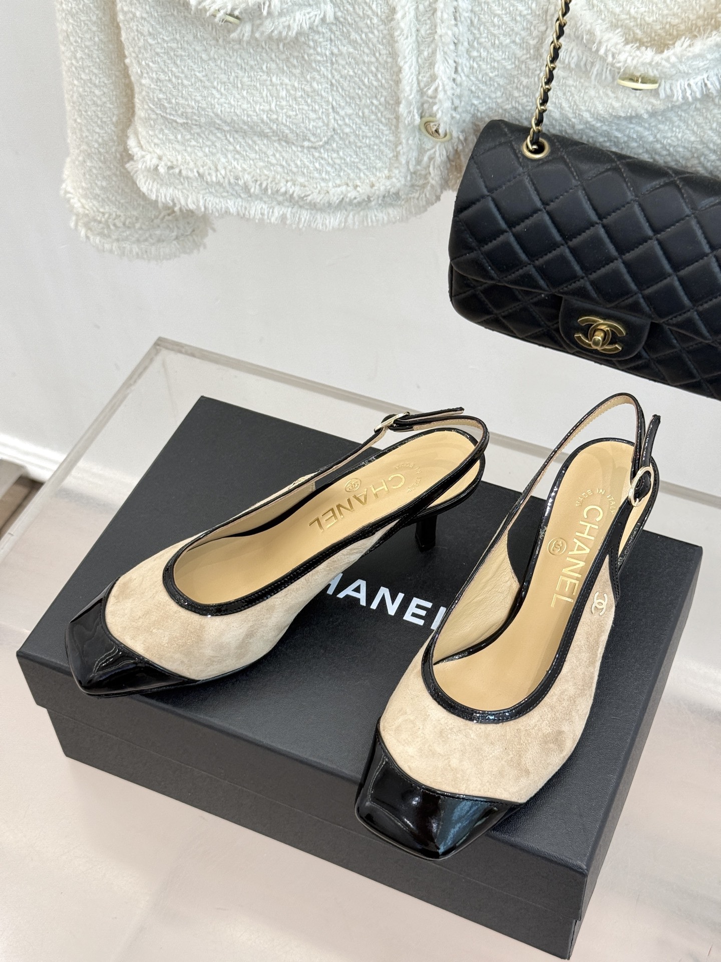 CHANE*|小香26B新品拼色 中空高跟凉鞋 鞋柜百搭宝藏款 时髦精必入款 标志性双C五金点缀鞋身 中空露肤显纤细 细 CHANE*|小香26B新品拼色 中空高跟凉鞋 鞋柜百搭宝藏款 时髦精必入款 标志性双C五金点缀鞋身 中空露肤显纤细 细