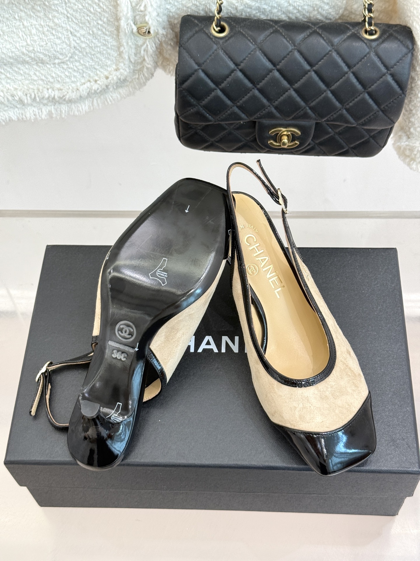 CHANE*|小香26B新品拼色 中空高跟凉鞋 鞋柜百搭宝藏款 时髦精必入款 标志性双C五金点缀鞋身 中空露肤显纤细 细 CHANE*|小香26B新品拼色 中空高跟凉鞋 鞋柜百搭宝藏款 时髦精必入款 标志性双C五金点缀鞋身 中空露肤显纤细 细
