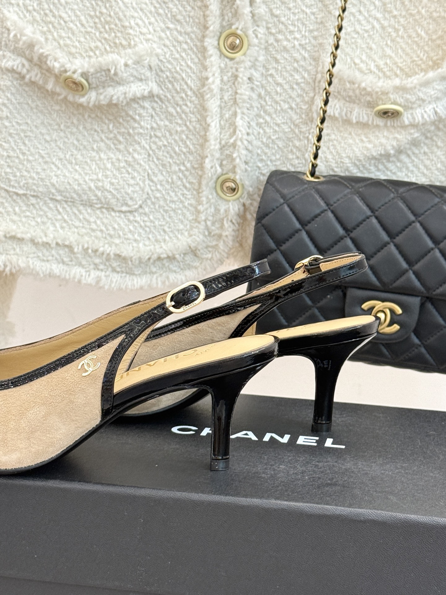 CHANE*|小香26B新品拼色 中空高跟凉鞋 鞋柜百搭宝藏款 时髦精必入款 标志性双C五金点缀鞋身 中空露肤显纤细 细 CHANE*|小香26B新品拼色 中空高跟凉鞋 鞋柜百搭宝藏款 时髦精必入款 标志性双C五金点缀鞋身 中空露肤显纤细 细