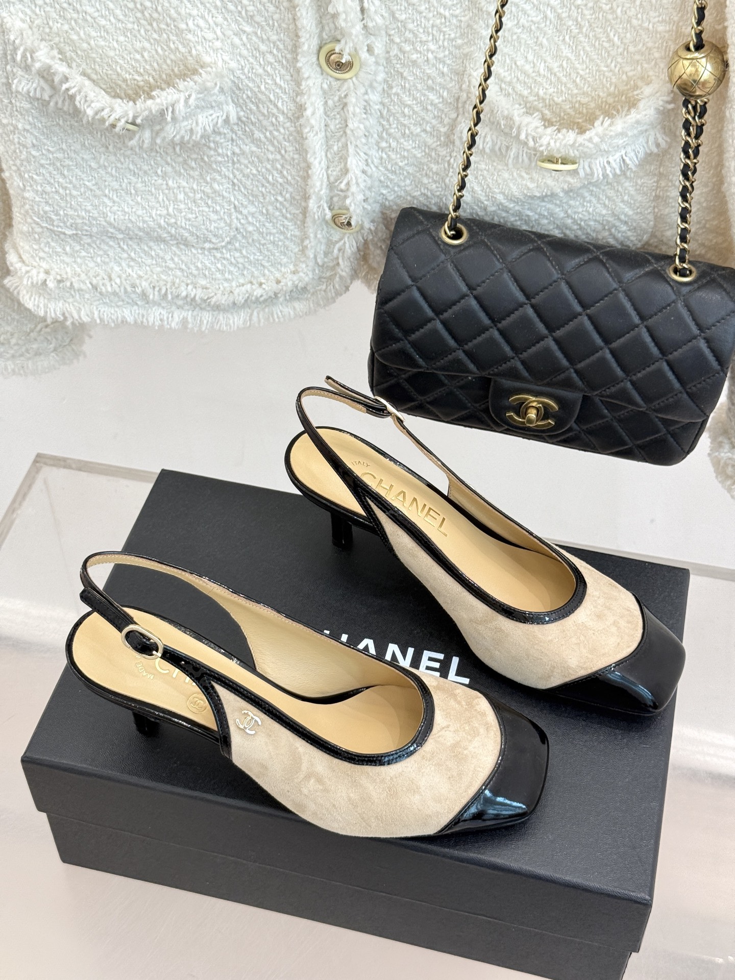 CHANE*|小香26B新品拼色 中空高跟凉鞋 鞋柜百搭宝藏款 时髦精必入款 标志性双C五金点缀鞋身 中空露肤显纤细 细 CHANE*|小香26B新品拼色 中空高跟凉鞋 鞋柜百搭宝藏款 时髦精必入款 标志性双C五金点缀鞋身 中空露肤显纤细 细