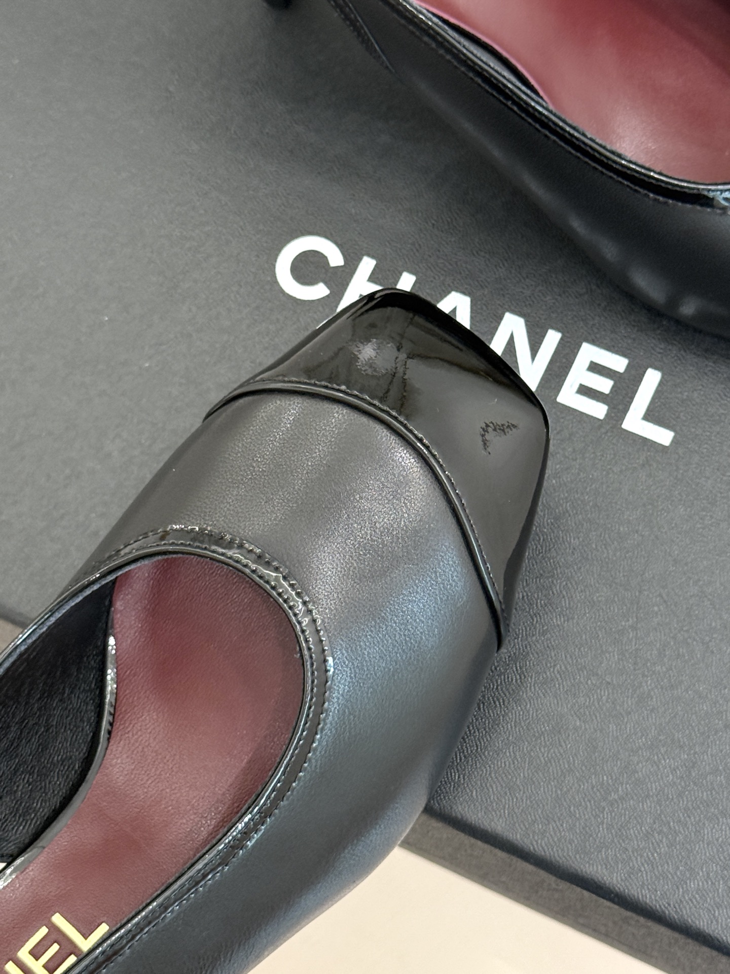 CHANE*|小香26B新品拼色 中空高跟凉鞋 鞋柜百搭宝藏款 时髦精必入款 标志性双C五金点缀鞋身 中空露肤显纤细 细 CHANE*|小香26B新品拼色 中空高跟凉鞋 鞋柜百搭宝藏款 时髦精必入款 标志性双C五金点缀鞋身 中空露肤显纤细 细