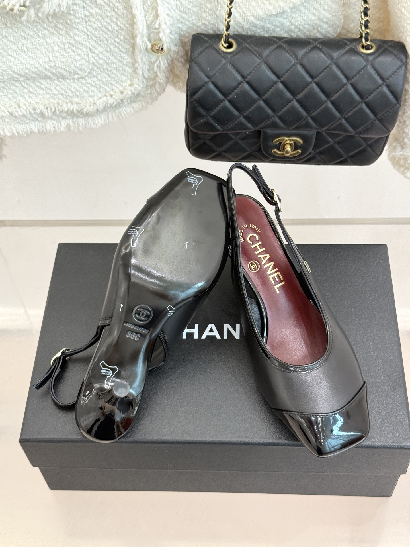 CHANE*|小香26B新品拼色 中空高跟凉鞋 鞋柜百搭宝藏款 时髦精必入款 标志性双C五金点缀鞋身 中空露肤显纤细 细 CHANE*|小香26B新品拼色 中空高跟凉鞋 鞋柜百搭宝藏款 时髦精必入款 标志性双C五金点缀鞋身 中空露肤显纤细 细