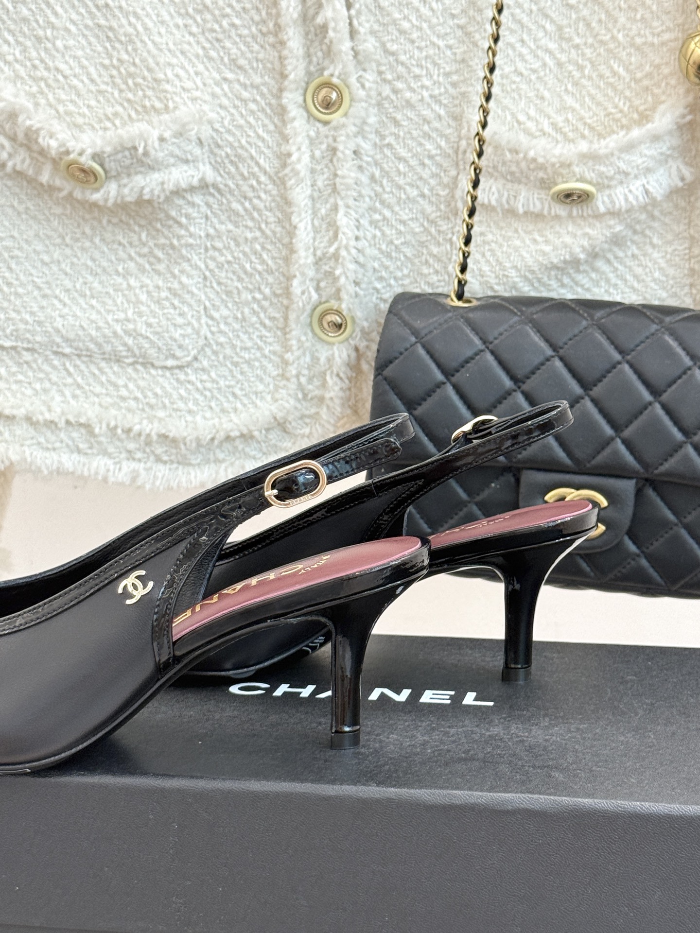 CHANE*|小香26B新品拼色 中空高跟凉鞋 鞋柜百搭宝藏款 时髦精必入款 标志性双C五金点缀鞋身 中空露肤显纤细 细 CHANE*|小香26B新品拼色 中空高跟凉鞋 鞋柜百搭宝藏款 时髦精必入款 标志性双C五金点缀鞋身 中空露肤显纤细 细
