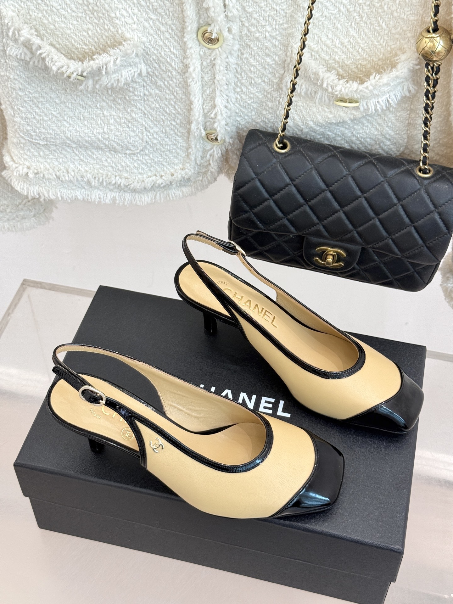 CHANE*|小香26B新品拼色 中空高跟凉鞋 鞋柜百搭宝藏款 时髦精必入款 标志性双C五金点缀鞋身 中空露肤显纤细 细 CHANE*|小香26B新品拼色 中空高跟凉鞋 鞋柜百搭宝藏款 时髦精必入款 标志性双C五金点缀鞋身 中空露肤显纤细 细