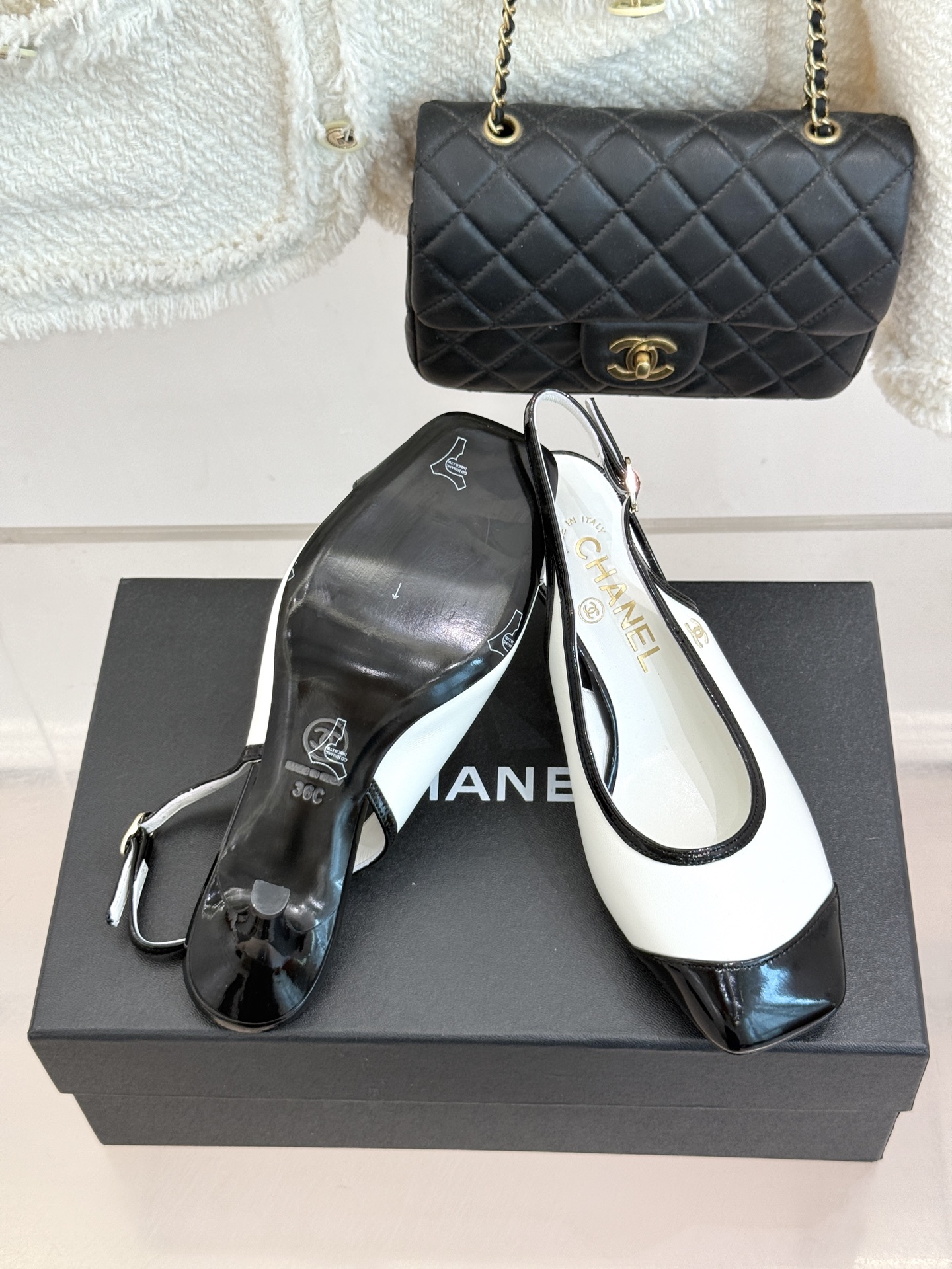 CHANE*|小香26B新品拼色 中空高跟凉鞋 鞋柜百搭宝藏款 时髦精必入款 标志性双C五金点缀鞋身 中空露肤显纤细 细 CHANE*|小香26B新品拼色 中空高跟凉鞋 鞋柜百搭宝藏款 时髦精必入款 标志性双C五金点缀鞋身 中空露肤显纤细 细