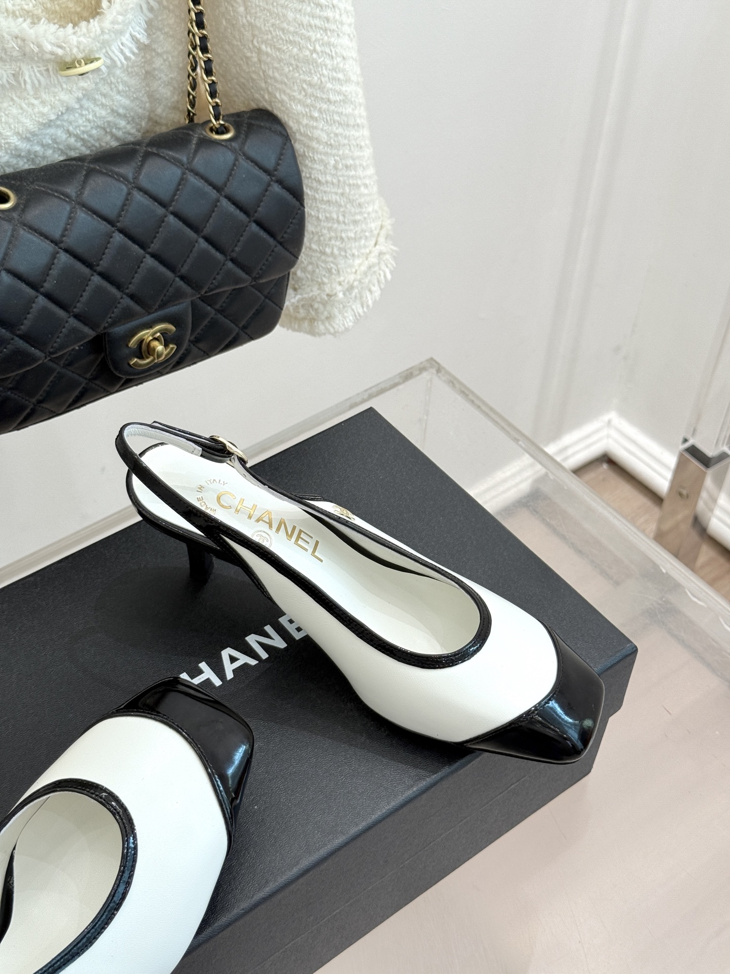 CHANE*|小香26B新品拼色 中空高跟凉鞋 鞋柜百搭宝藏款 时髦精必入款 标志性双C五金点缀鞋身 中空露肤显纤细 细 CHANE*|小香26B新品拼色 中空高跟凉鞋 鞋柜百搭宝藏款 时髦精必入款 标志性双C五金点缀鞋身 中空露肤显纤细 细