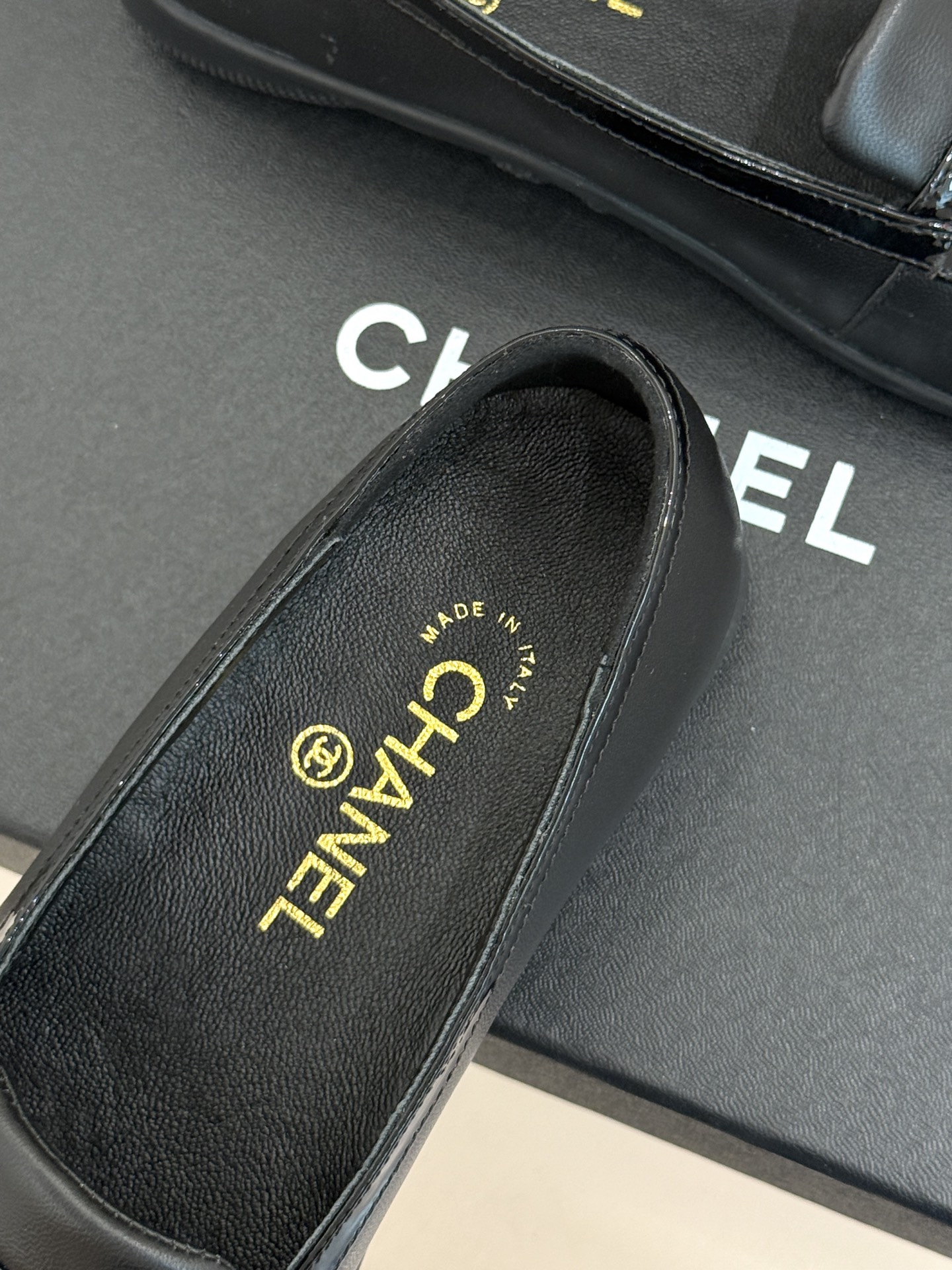 CHANE*|小香26B新品双C 方头休闲乐福鞋单鞋 春夏穿搭的宝藏单品 时髦精们人手必备 闭眼入绝不踩雷 满是法式高级 CHANE*|小香26B新品双C 方头休闲乐福鞋单鞋 春夏穿搭的宝藏单品 时髦精们人手必备 闭眼入绝不踩雷 满是法式高级