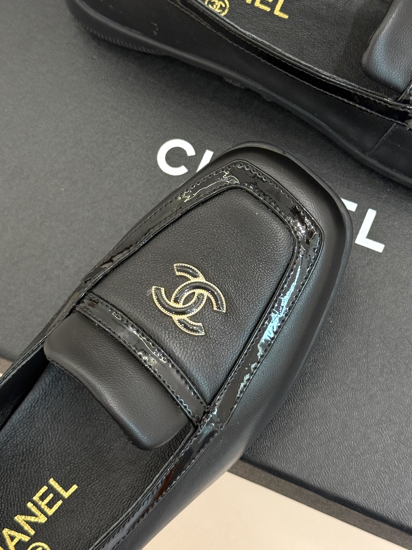 CHANE*|小香26B新品双C 方头休闲乐福鞋单鞋 春夏穿搭的宝藏单品 时髦精们人手必备 闭眼入绝不踩雷 满是法式高级 CHANE*|小香26B新品双C 方头休闲乐福鞋单鞋 春夏穿搭的宝藏单品 时髦精们人手必备 闭眼入绝不踩雷 满是法式高级