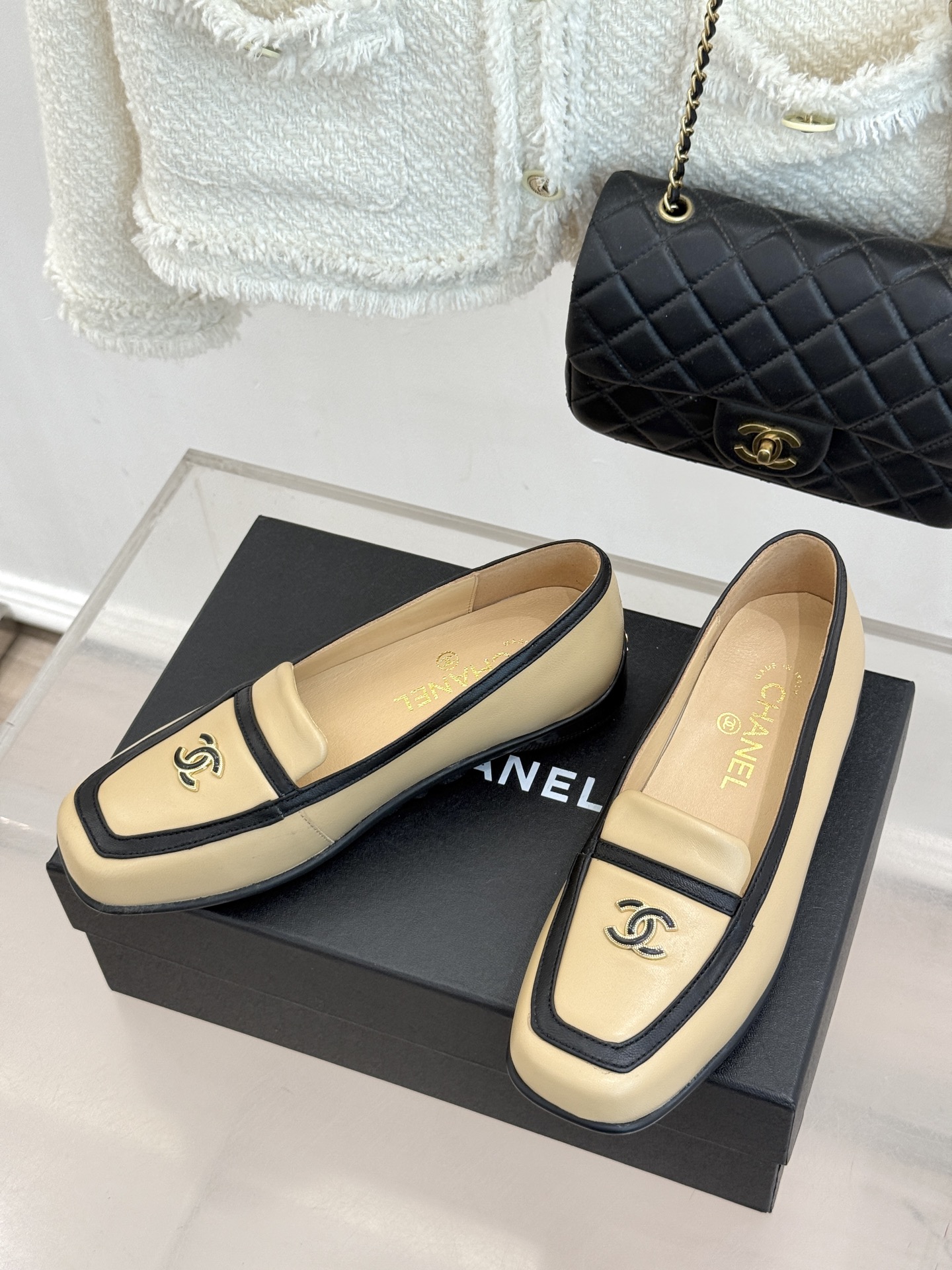 CHANE*|小香26B新品双C 方头休闲乐福鞋单鞋 春夏穿搭的宝藏单品 时髦精们人手必备 闭眼入绝不踩雷 满是法式高级 CHANE*|小香26B新品双C 方头休闲乐福鞋单鞋 春夏穿搭的宝藏单品 时髦精们人手必备 闭眼入绝不踩雷 满是法式高级