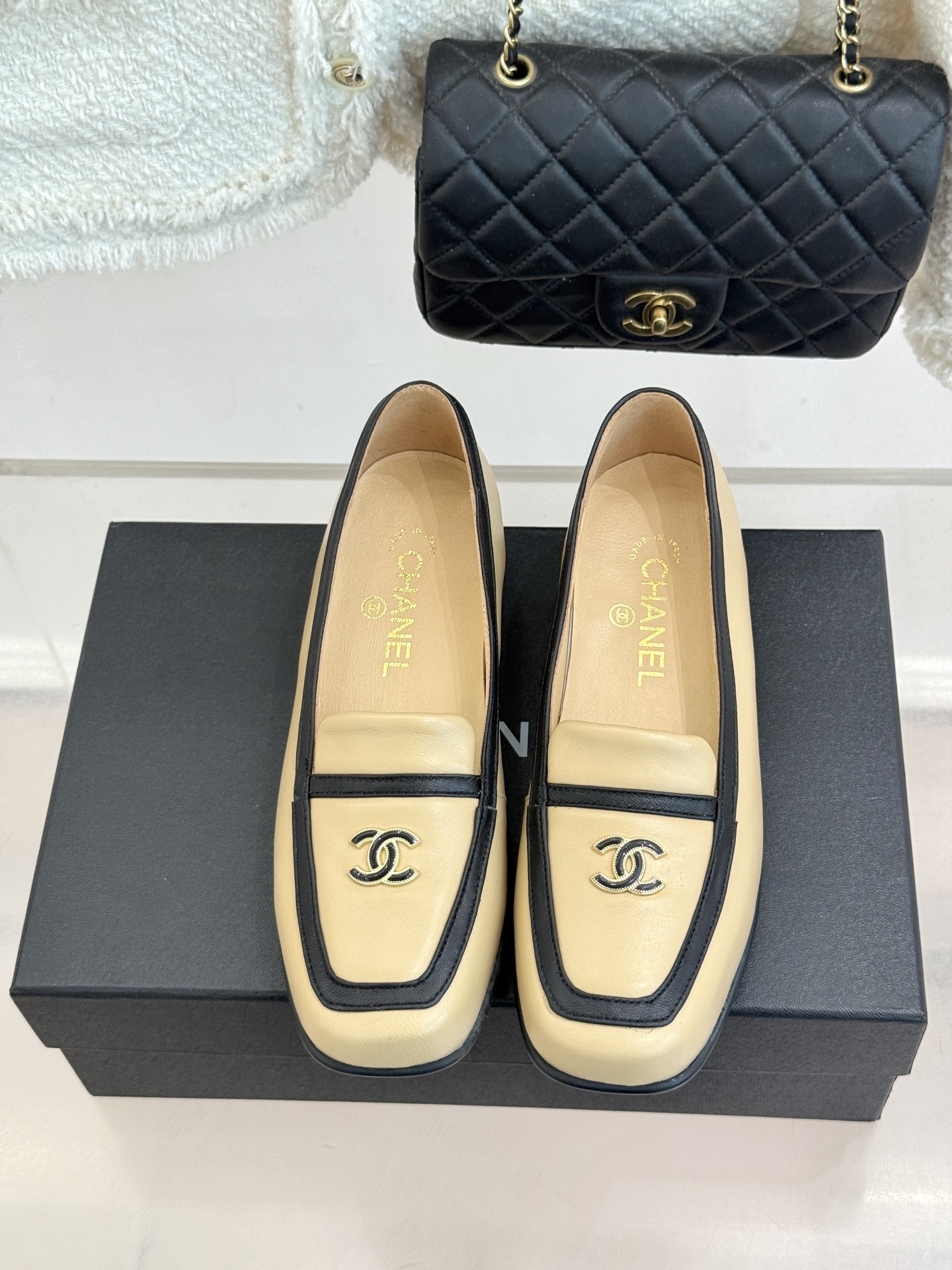 CHANE*|小香26B新品双C 方头休闲乐福鞋单鞋 春夏穿搭的宝藏单品 时髦精们人手必备 闭眼入绝不踩雷 满是法式高级 CHANE*|小香26B新品双C 方头休闲乐福鞋单鞋 春夏穿搭的宝藏单品 时髦精们人手必备 闭眼入绝不踩雷 满是法式高级