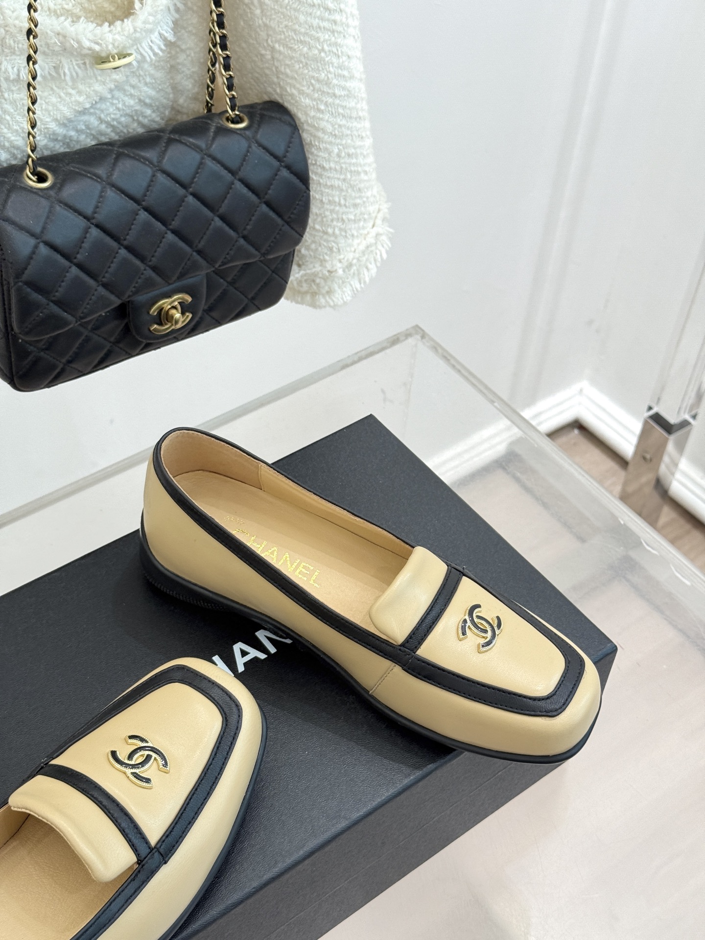 CHANE*|小香26B新品双C 方头休闲乐福鞋单鞋 春夏穿搭的宝藏单品 时髦精们人手必备 闭眼入绝不踩雷 满是法式高级 CHANE*|小香26B新品双C 方头休闲乐福鞋单鞋 春夏穿搭的宝藏单品 时髦精们人手必备 闭眼入绝不踩雷 满是法式高级