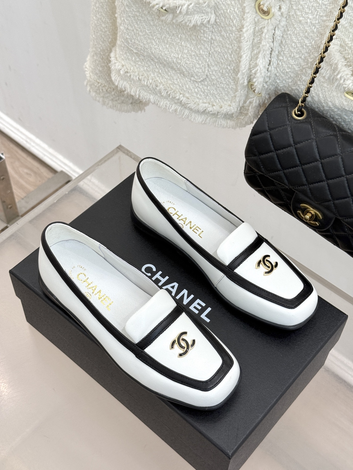 CHANE*|小香26B新品双C 方头休闲乐福鞋单鞋 春夏穿搭的宝藏单品 时髦精们人手必备 闭眼入绝不踩雷 满是法式高级 CHANE*|小香26B新品双C 方头休闲乐福鞋单鞋 春夏穿搭的宝藏单品 时髦精们人手必备 闭眼入绝不踩雷 满是法式高级