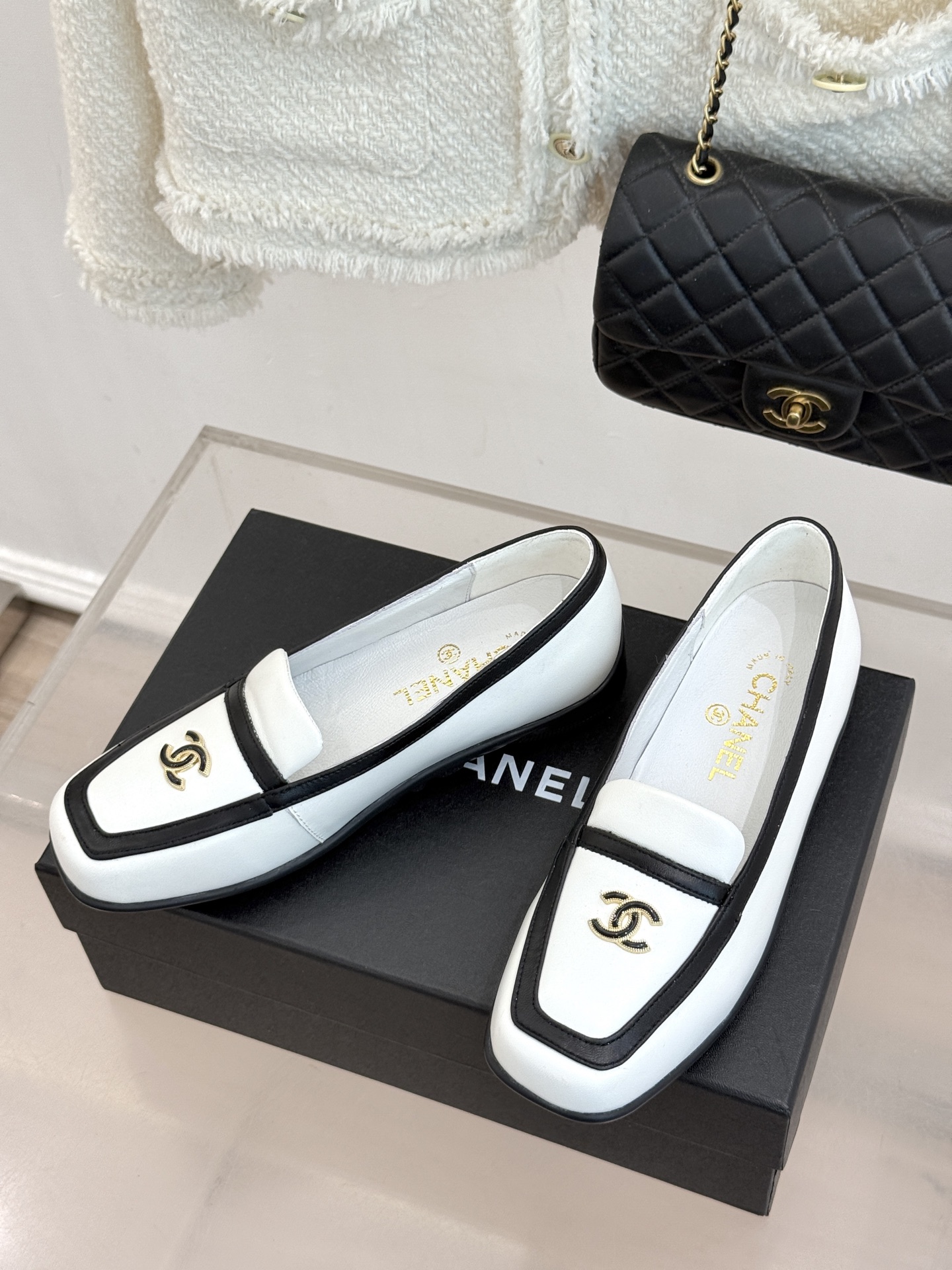 CHANE*|小香26B新品双C 方头休闲乐福鞋单鞋 春夏穿搭的宝藏单品 时髦精们人手必备 闭眼入绝不踩雷 满是法式高级 CHANE*|小香26B新品双C 方头休闲乐福鞋单鞋 春夏穿搭的宝藏单品 时髦精们人手必备 闭眼入绝不踩雷 满是法式高级