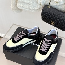 CHANE*|小香26B新品双C休闲 运动鞋 以复古德训鞋型重塑小香经典格调。 甄选绒面小牛皮与细腻织物拼接 经典黑白撞 CHANE*|小香26B新品双C休闲 运动鞋 以复古德训鞋型重塑小香经典格调。 甄选绒面小牛皮与细腻织物拼接 经典黑白撞