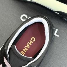 CHANE*|小香26B新品双C休闲 运动鞋 以复古德训鞋型重塑小香经典格调。 甄选绒面小牛皮与细腻织物拼接 经典黑白撞 CHANE*|小香26B新品双C休闲 运动鞋 以复古德训鞋型重塑小香经典格调。 甄选绒面小牛皮与细腻织物拼接 经典黑白撞