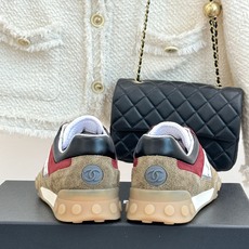 CHANE*|小香26B新品双C休闲 运动鞋 以复古德训鞋型重塑小香经典格调。 甄选绒面小牛皮与细腻织物拼接 经典黑白撞 CHANE*|小香26B新品双C休闲 运动鞋 以复古德训鞋型重塑小香经典格调。 甄选绒面小牛皮与细腻织物拼接 经典黑白撞