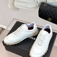 CHANE*|小香26B新品双C休闲 运动鞋 以复古德训鞋型重塑小香经典格调。 甄选绒面小牛皮与细腻织物拼接 经典黑白撞 CHANE*|小香26B新品双C休闲 运动鞋 以复古德训鞋型重塑小香经典格调。 甄选绒面小牛皮与细腻织物拼接 经典黑白撞