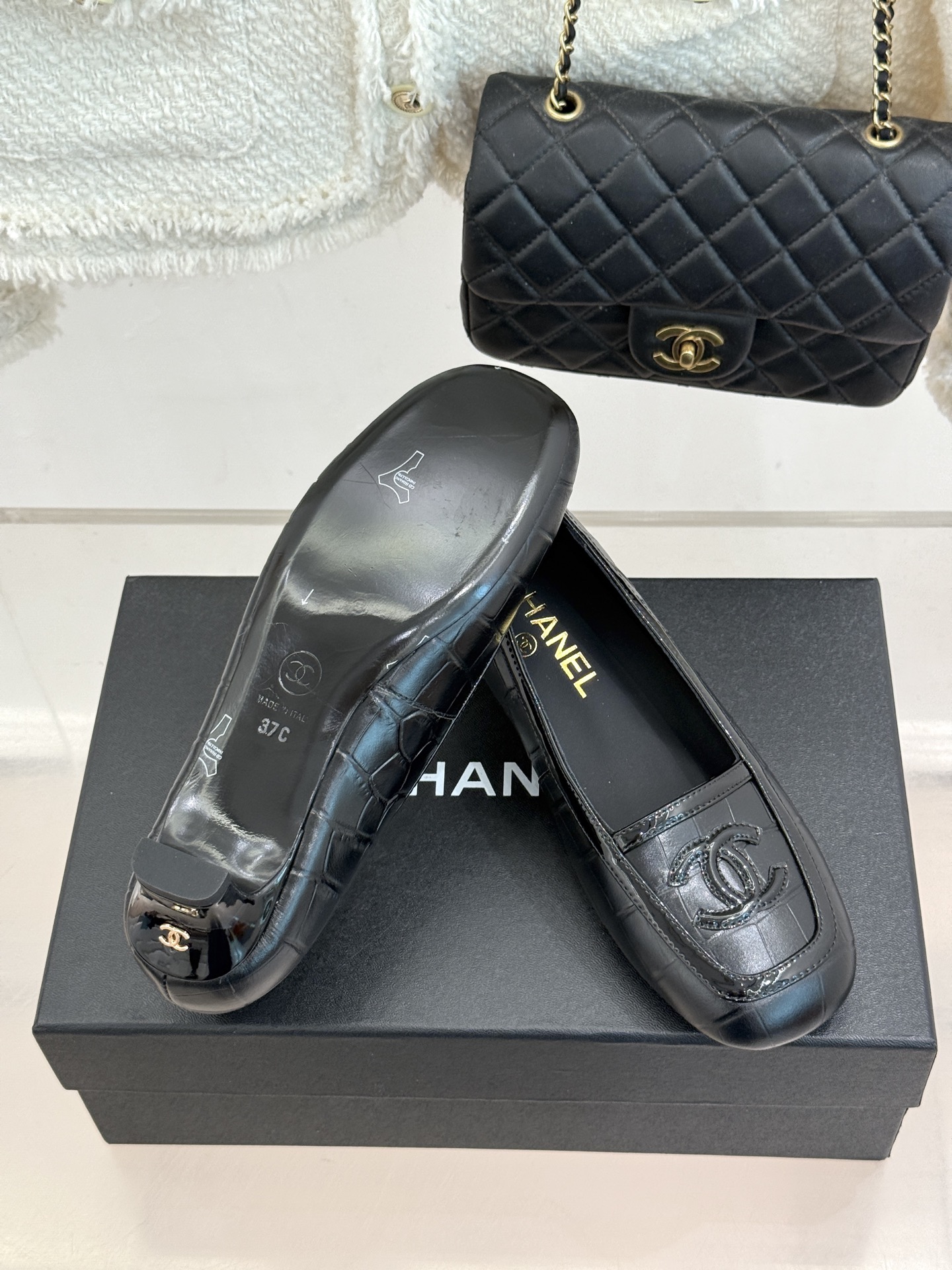 CHANE*|小香26B新品双C 拼色复古方头猫跟单鞋 双C徽标尽显精致质感 复古圆头柔化脚型线条 猫跟稳妥好走不累脚 CHANE*|小香26B新品双C 拼色复古方头猫跟单鞋 双C徽标尽显精致质感 复古圆头柔化脚型线条 猫跟稳妥好走不累脚