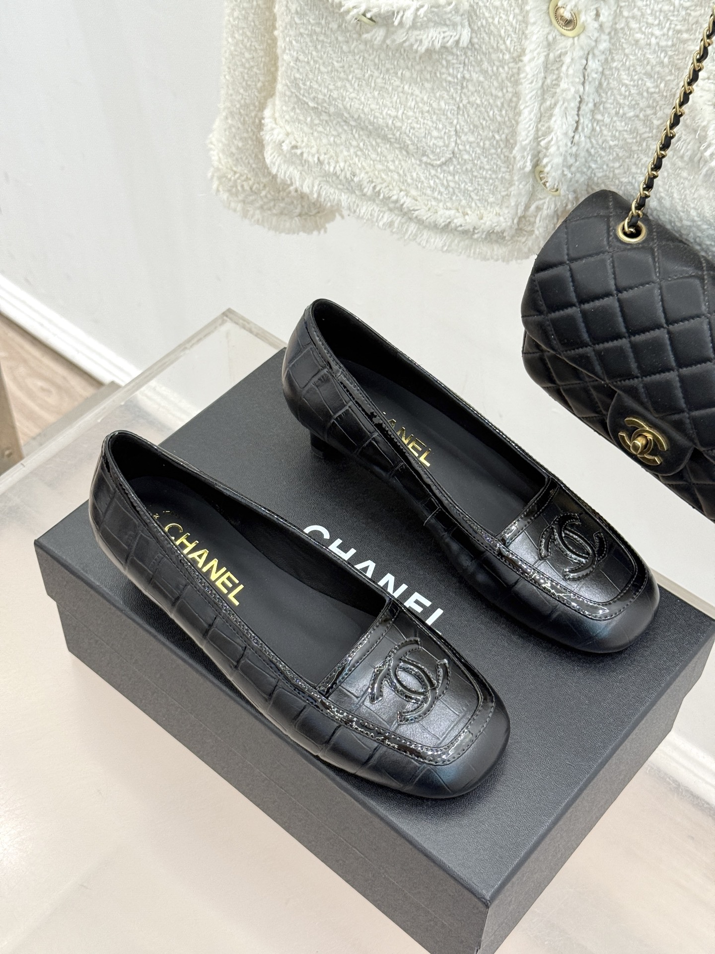 CHANE*|小香26B新品双C 拼色复古方头猫跟单鞋 双C徽标尽显精致质感 复古圆头柔化脚型线条 猫跟稳妥好走不累脚 CHANE*|小香26B新品双C 拼色复古方头猫跟单鞋 双C徽标尽显精致质感 复古圆头柔化脚型线条 猫跟稳妥好走不累脚