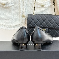 CHANE*|小香26B新品双C 拼色复古方头猫跟单鞋 双C徽标尽显精致质感 复古圆头柔化脚型线条 猫跟稳妥好走不累脚 CHANE*|小香26B新品双C 拼色复古方头猫跟单鞋 双C徽标尽显精致质感 复古圆头柔化脚型线条 猫跟稳妥好走不累脚
