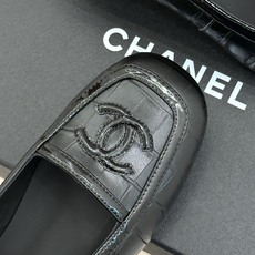 CHANE*|小香26B新品双C 拼色复古方头猫跟单鞋 双C徽标尽显精致质感 复古圆头柔化脚型线条 猫跟稳妥好走不累脚 CHANE*|小香26B新品双C 拼色复古方头猫跟单鞋 双C徽标尽显精致质感 复古圆头柔化脚型线条 猫跟稳妥好走不累脚