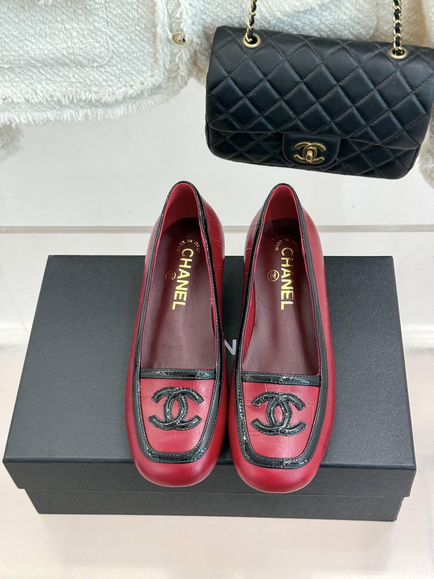 CHANE*|小香26B新品双C 拼色复古方头猫跟单鞋 双C徽标尽显精致质感 复古圆头柔化脚型线条 猫跟稳妥好走不累脚 CHANE*|小香26B新品双C 拼色复古方头猫跟单鞋 双C徽标尽显精致质感 复古圆头柔化脚型线条 猫跟稳妥好走不累脚