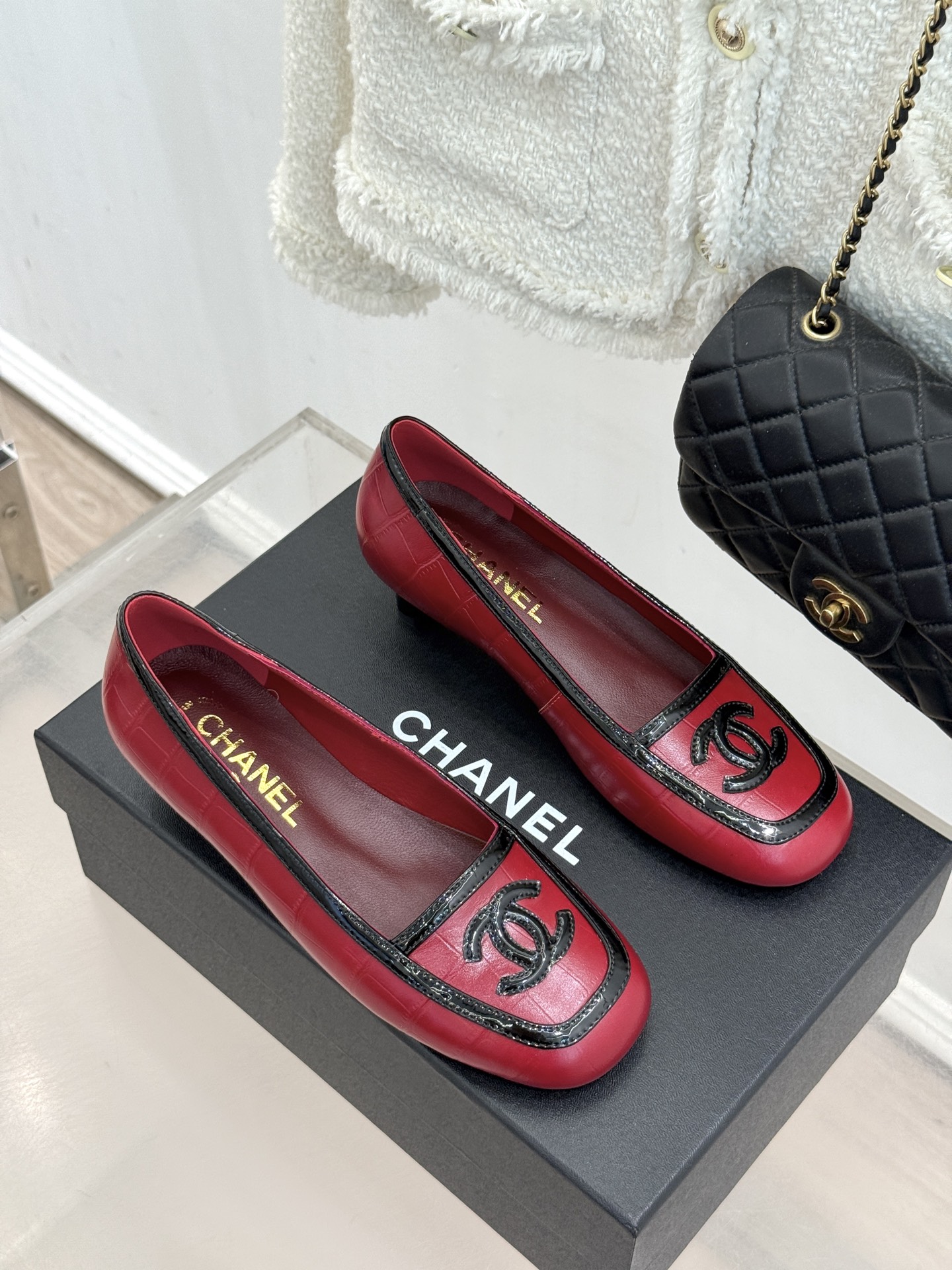 CHANE*|小香26B新品双C 拼色复古方头猫跟单鞋 双C徽标尽显精致质感 复古圆头柔化脚型线条 猫跟稳妥好走不累脚 CHANE*|小香26B新品双C 拼色复古方头猫跟单鞋 双C徽标尽显精致质感 复古圆头柔化脚型线条 猫跟稳妥好走不累脚