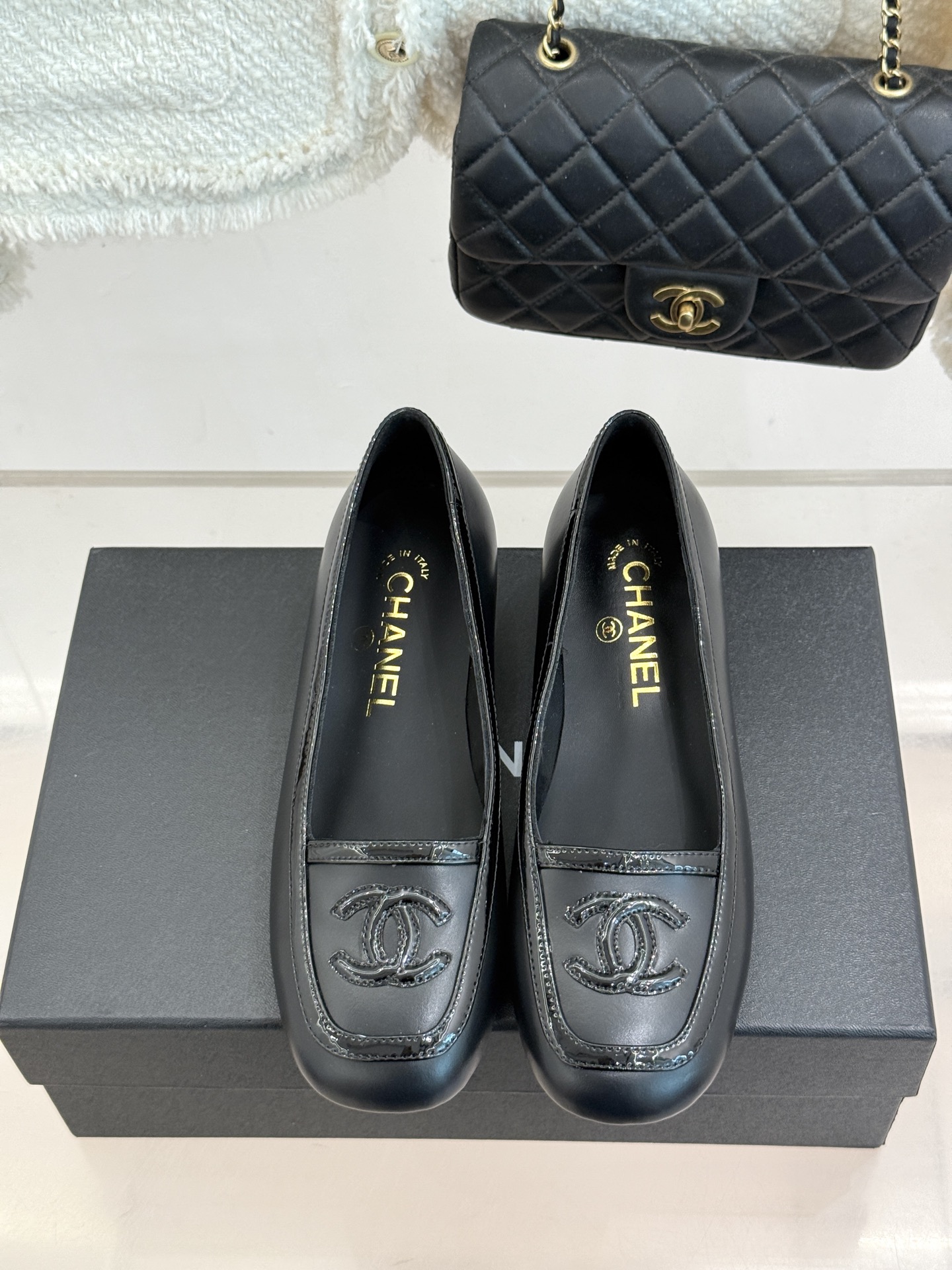 CHANE*|小香26B新品双C 拼色复古方头猫跟单鞋 双C徽标尽显精致质感 复古圆头柔化脚型线条 猫跟稳妥好走不累脚 CHANE*|小香26B新品双C 拼色复古方头猫跟单鞋 双C徽标尽显精致质感 复古圆头柔化脚型线条 猫跟稳妥好走不累脚