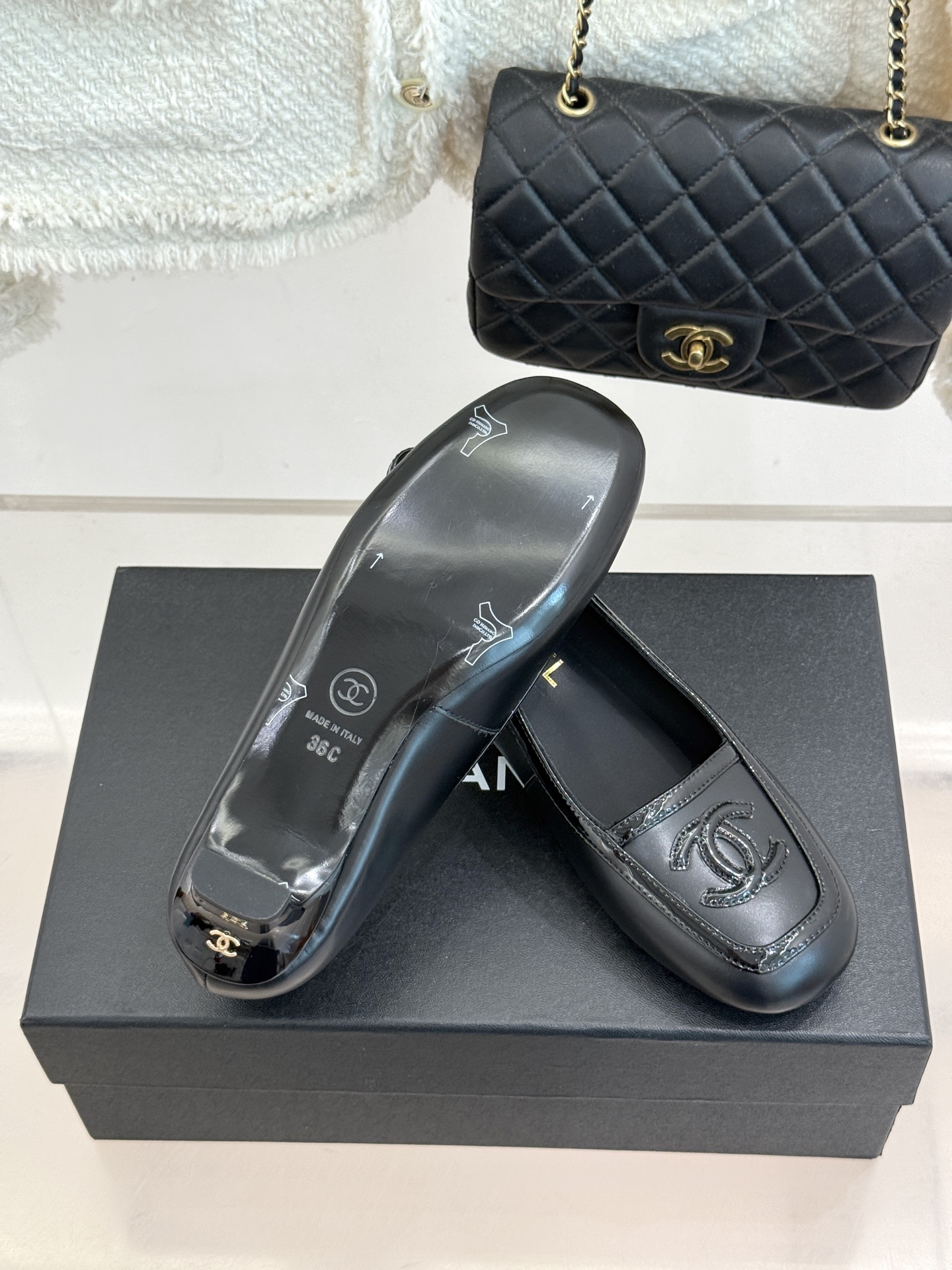 CHANE*|小香26B新品双C 拼色复古方头猫跟单鞋 双C徽标尽显精致质感 复古圆头柔化脚型线条 猫跟稳妥好走不累脚 CHANE*|小香26B新品双C 拼色复古方头猫跟单鞋 双C徽标尽显精致质感 复古圆头柔化脚型线条 猫跟稳妥好走不累脚