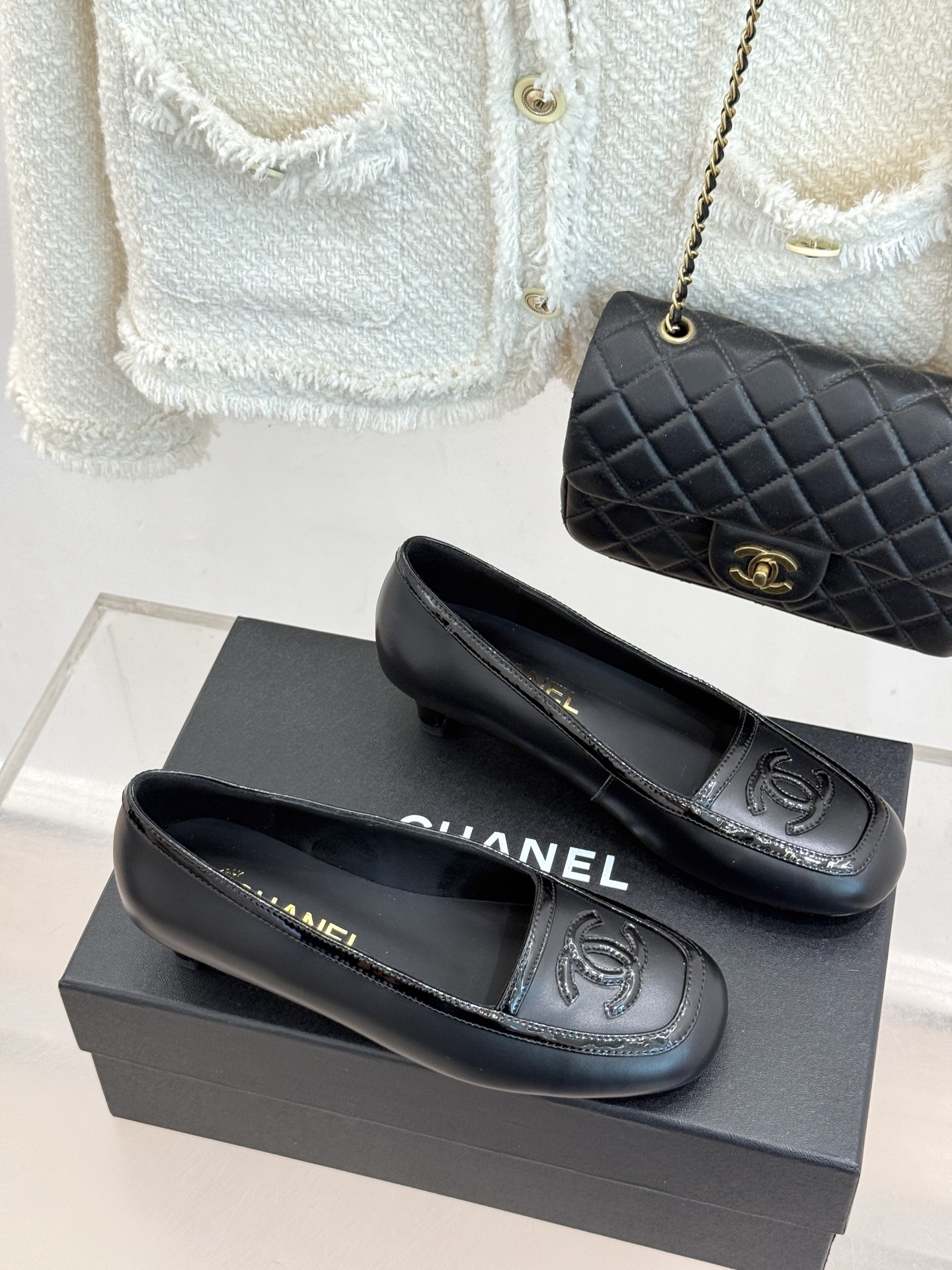 CHANE*|小香26B新品双C 拼色复古方头猫跟单鞋 双C徽标尽显精致质感 复古圆头柔化脚型线条 猫跟稳妥好走不累脚 CHANE*|小香26B新品双C 拼色复古方头猫跟单鞋 双C徽标尽显精致质感 复古圆头柔化脚型线条 猫跟稳妥好走不累脚