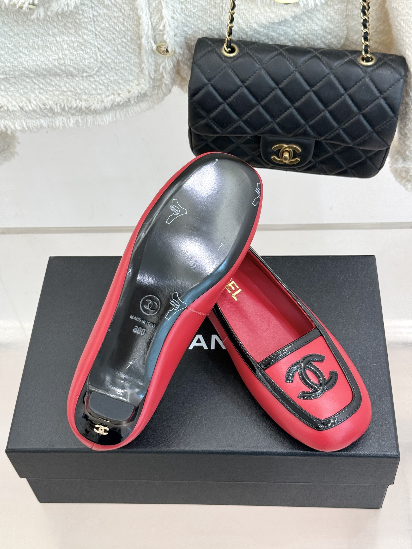 CHANE*|小香26B新品双C 拼色复古方头猫跟单鞋 双C徽标尽显精致质感 复古圆头柔化脚型线条 猫跟稳妥好走不累脚 CHANE*|小香26B新品双C 拼色复古方头猫跟单鞋 双C徽标尽显精致质感 复古圆头柔化脚型线条 猫跟稳妥好走不累脚