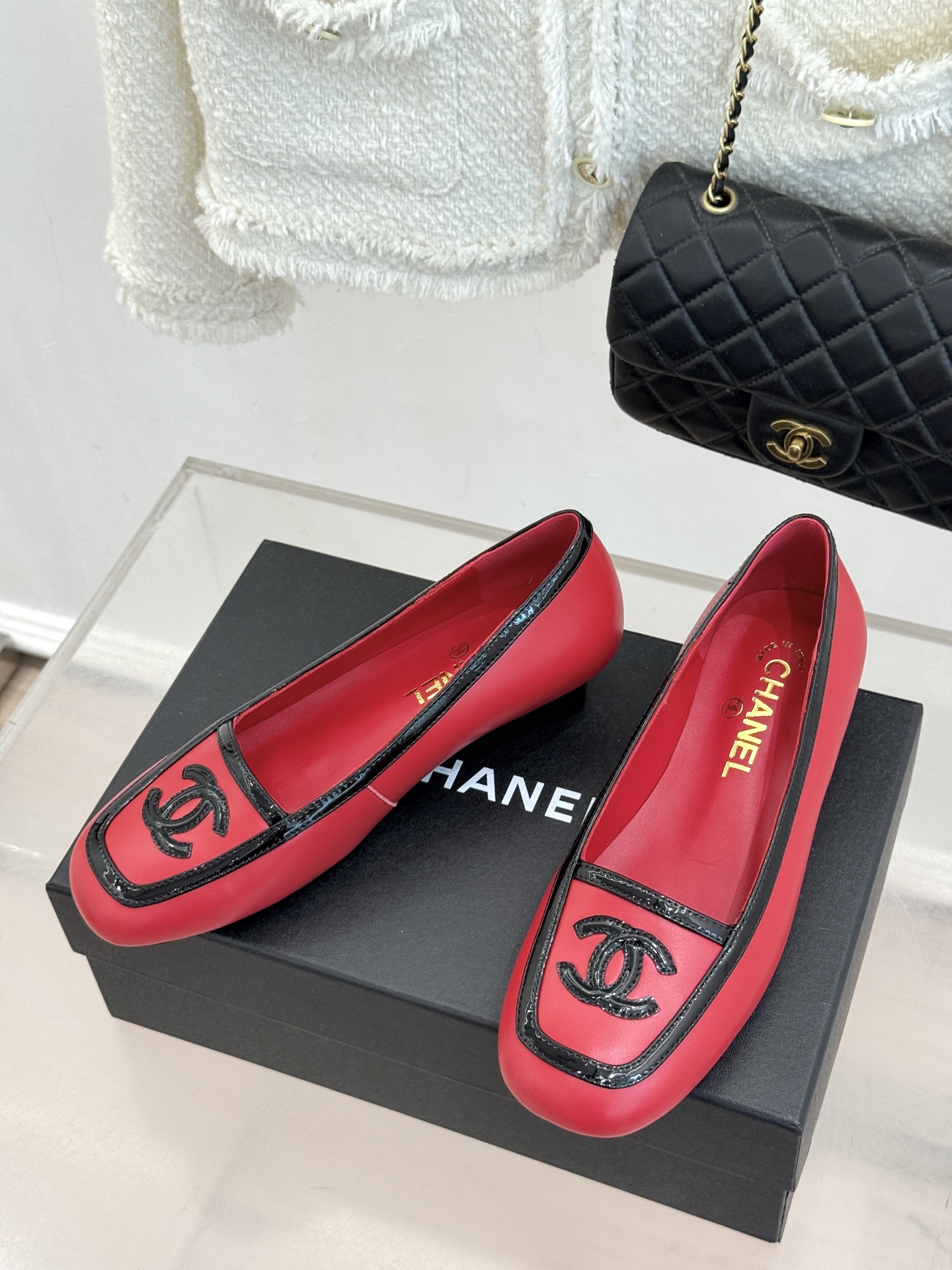 CHANE*|小香26B新品双C 拼色复古方头猫跟单鞋 双C徽标尽显精致质感 复古圆头柔化脚型线条 猫跟稳妥好走不累脚 CHANE*|小香26B新品双C 拼色复古方头猫跟单鞋 双C徽标尽显精致质感 复古圆头柔化脚型线条 猫跟稳妥好走不累脚