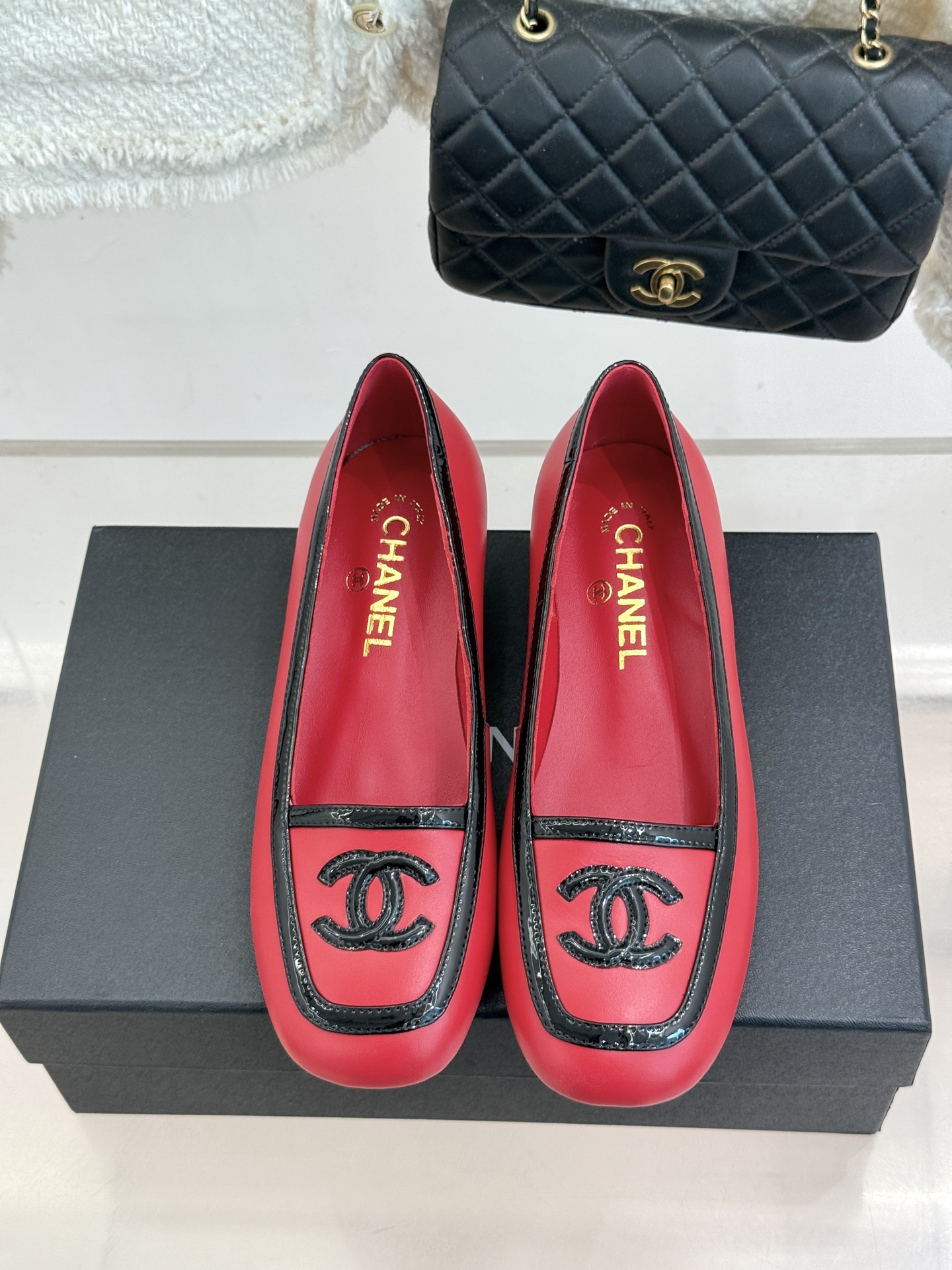 CHANE*|小香26B新品双C 拼色复古方头猫跟单鞋 双C徽标尽显精致质感 复古圆头柔化脚型线条 猫跟稳妥好走不累脚 CHANE*|小香26B新品双C 拼色复古方头猫跟单鞋 双C徽标尽显精致质感 复古圆头柔化脚型线条 猫跟稳妥好走不累脚