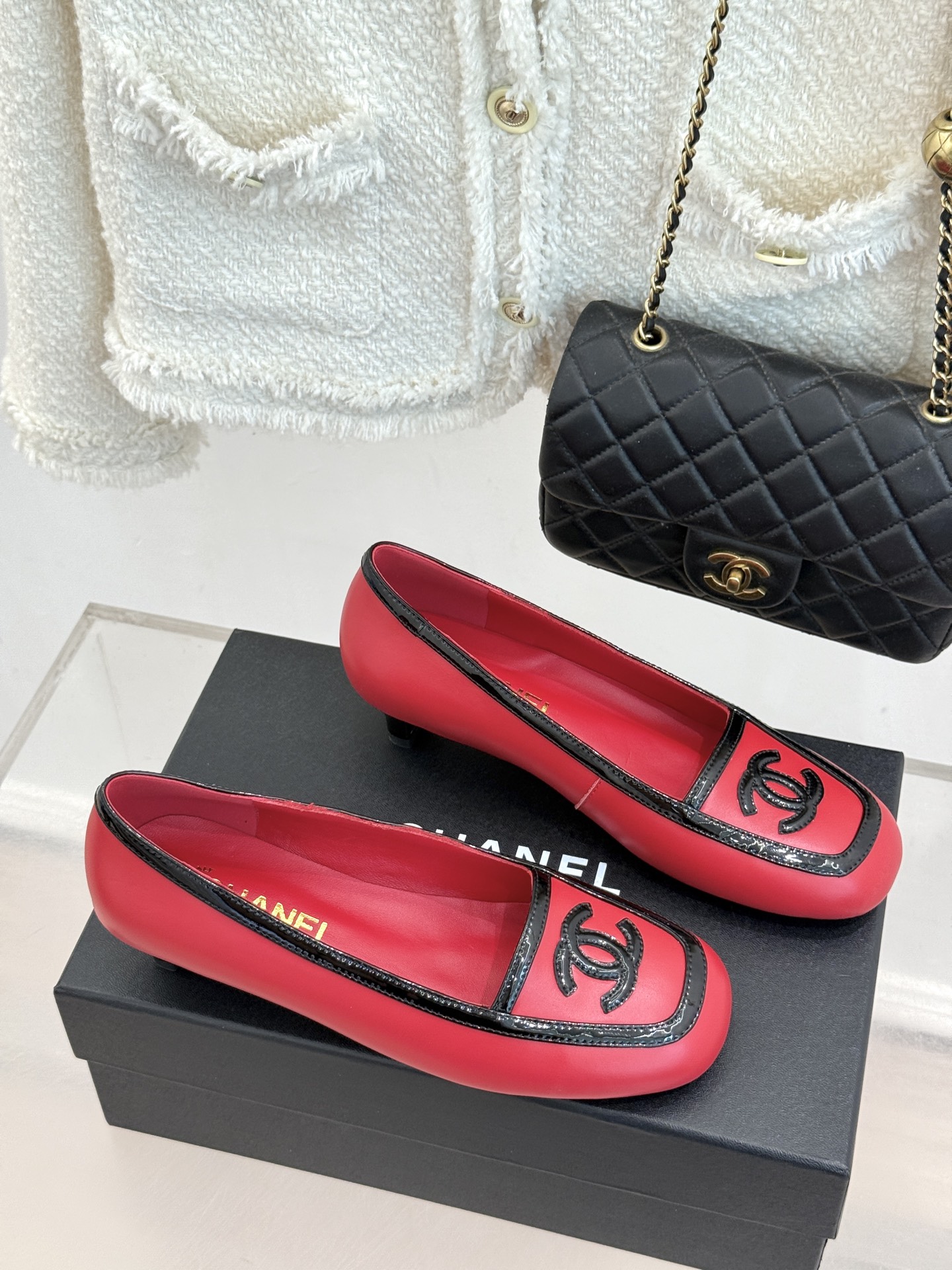 CHANE*|小香26B新品双C 拼色复古方头猫跟单鞋 双C徽标尽显精致质感 复古圆头柔化脚型线条 猫跟稳妥好走不累脚 CHANE*|小香26B新品双C 拼色复古方头猫跟单鞋 双C徽标尽显精致质感 复古圆头柔化脚型线条 猫跟稳妥好走不累脚