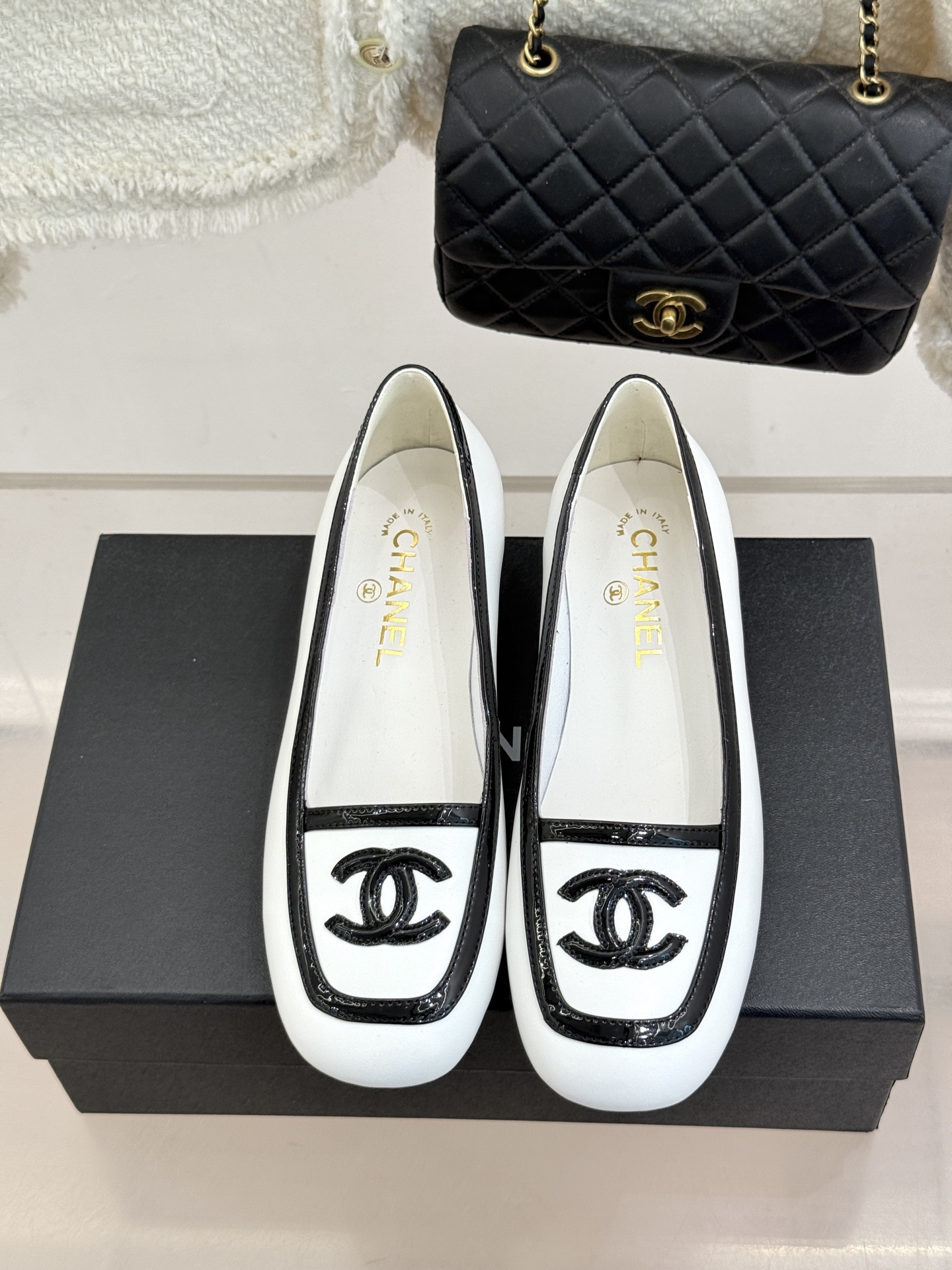 CHANE*|小香26B新品双C 拼色复古方头猫跟单鞋 双C徽标尽显精致质感 复古圆头柔化脚型线条 猫跟稳妥好走不累脚 CHANE*|小香26B新品双C 拼色复古方头猫跟单鞋 双C徽标尽显精致质感 复古圆头柔化脚型线条 猫跟稳妥好走不累脚