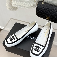 CHANE*|小香26B新品双C 拼色复古方头猫跟单鞋 双C徽标尽显精致质感 复古圆头柔化脚型线条 猫跟稳妥好走不累脚 CHANE*|小香26B新品双C 拼色复古方头猫跟单鞋 双C徽标尽显精致质感 复古圆头柔化脚型线条 猫跟稳妥好走不累脚