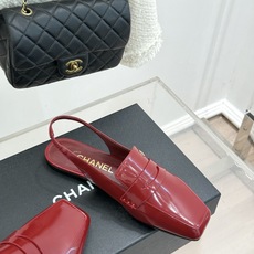 CHANE*|小香26B新品双C 方头亮皮平底凉鞋拖鞋乐福鞋 经典双C缀于鞋身 方头廓形利落显秀气 亮面皮革泛着柔润光泽 CHANE*|小香26B新品双C 方头亮皮平底凉鞋拖鞋乐福鞋 经典双C缀于鞋身 方头廓形利落显秀气 亮面皮革泛着柔润光泽