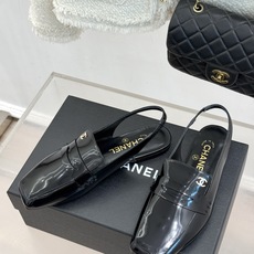 CHANE*|小香26B新品双C 方头亮皮平底凉鞋拖鞋乐福鞋 经典双C缀于鞋身 方头廓形利落显秀气 亮面皮革泛着柔润光泽 CHANE*|小香26B新品双C 方头亮皮平底凉鞋拖鞋乐福鞋 经典双C缀于鞋身 方头廓形利落显秀气 亮面皮革泛着柔润光泽