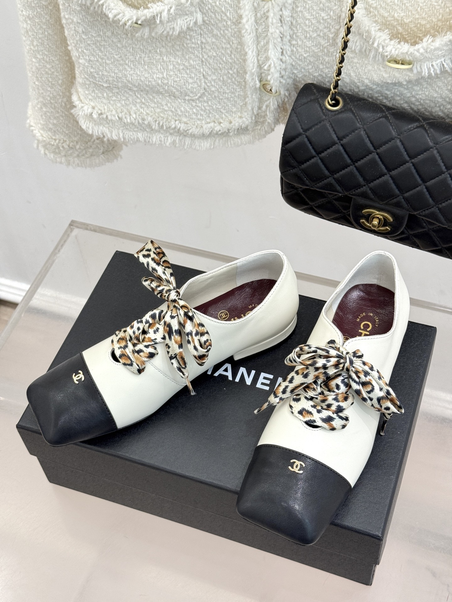 CHANE*|小香26A新品双C方头 豹纹丝带粗跟芭蕾舞鞋单鞋 方头轮廓诠释复古格调 金属双C闪耀鞋身 飘逸丝带环绕鞋面 CHANE*|小香26A新品双C方头 豹纹丝带粗跟芭蕾舞鞋单鞋 方头轮廓诠释复古格调 金属双C闪耀鞋身 飘逸丝带环绕鞋面