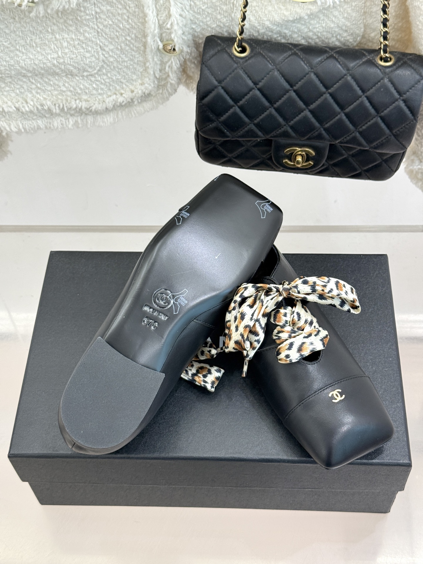 CHANE*|小香26A新品双C方头 豹纹丝带粗跟芭蕾舞鞋单鞋 方头轮廓诠释复古格调 金属双C闪耀鞋身 飘逸丝带环绕鞋面 CHANE*|小香26A新品双C方头 豹纹丝带粗跟芭蕾舞鞋单鞋 方头轮廓诠释复古格调 金属双C闪耀鞋身 飘逸丝带环绕鞋面