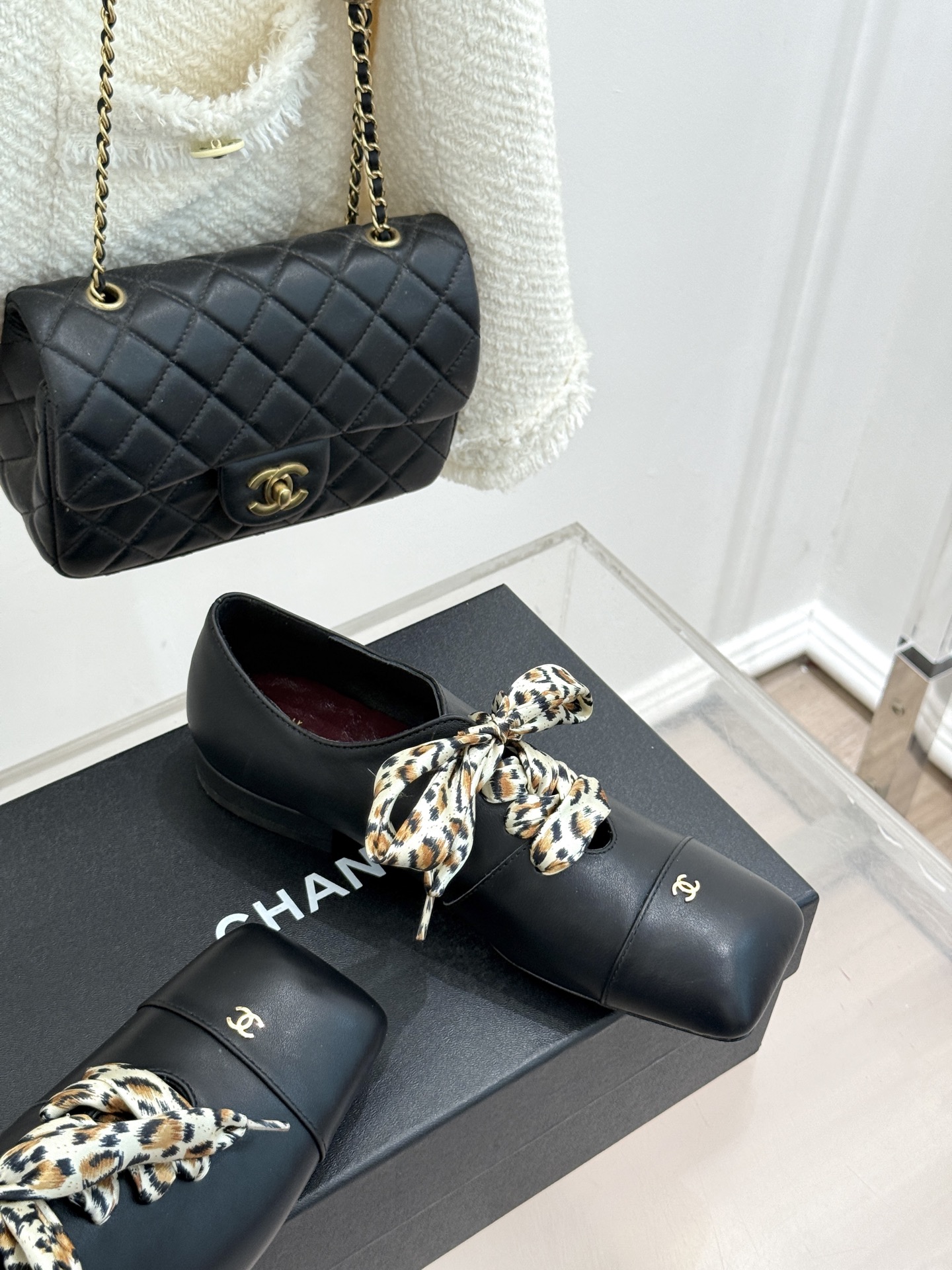 CHANE*|小香26A新品双C方头 豹纹丝带粗跟芭蕾舞鞋单鞋 方头轮廓诠释复古格调 金属双C闪耀鞋身 飘逸丝带环绕鞋面 CHANE*|小香26A新品双C方头 豹纹丝带粗跟芭蕾舞鞋单鞋 方头轮廓诠释复古格调 金属双C闪耀鞋身 飘逸丝带环绕鞋面